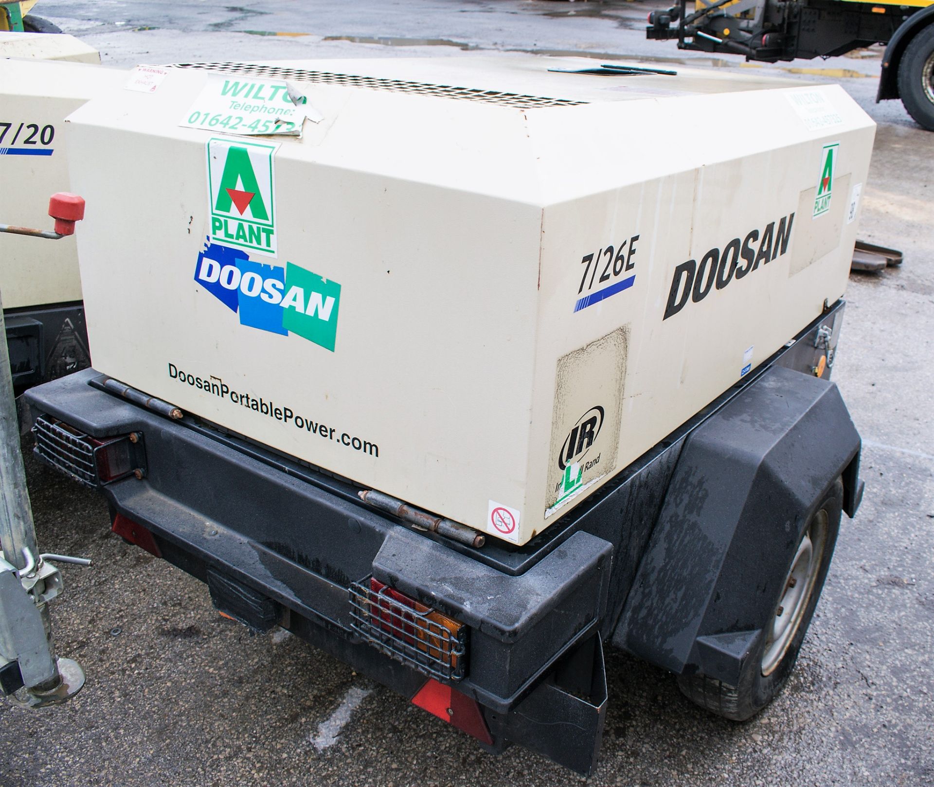 Doosan 7/26E diesel driven mobile air compressor/generator Year: 2012 S/N: 109230 Recorded Hours: - Image 2 of 4