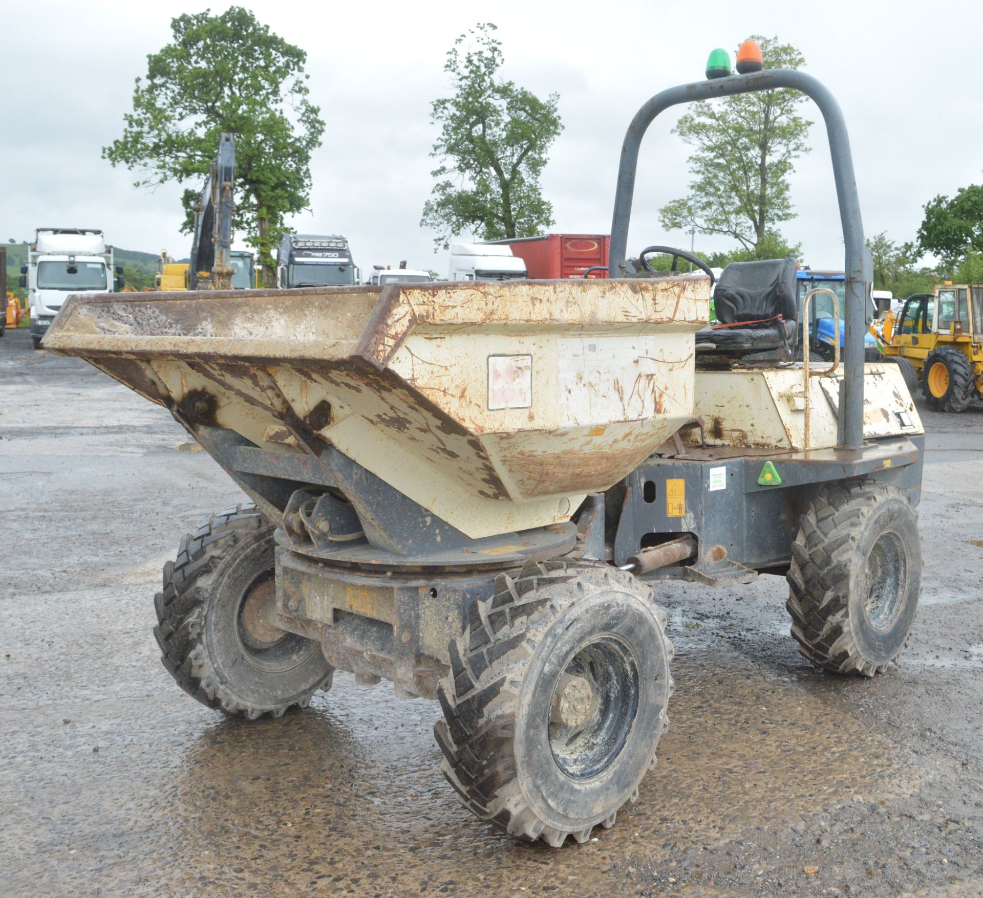 Terex 3 tonne swivel skip dumper