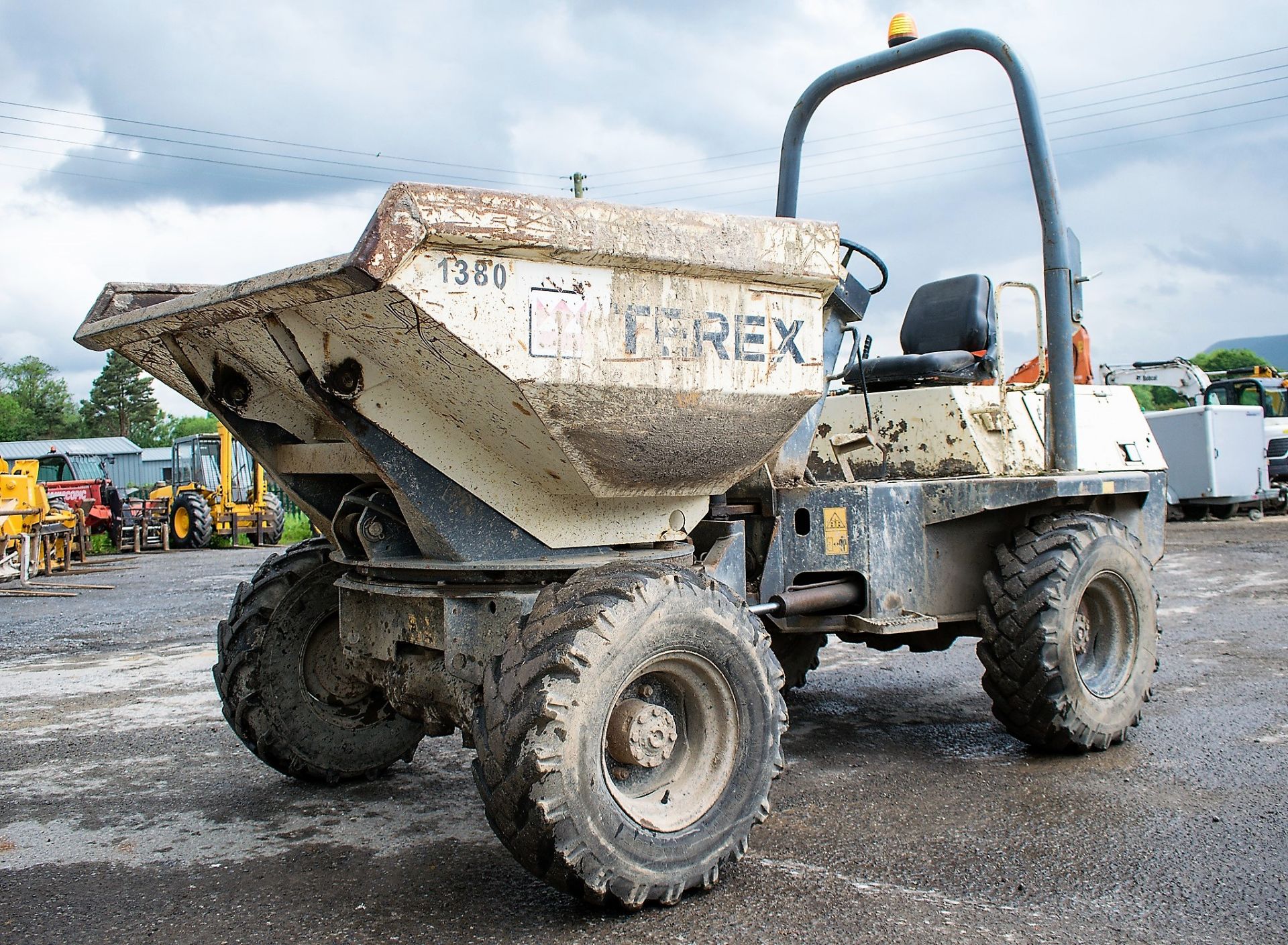 Terex 3 tonne swivel skip dumper Year: 2007 S/N: E704FS141 Recorded Hours: Not displayed (Clock