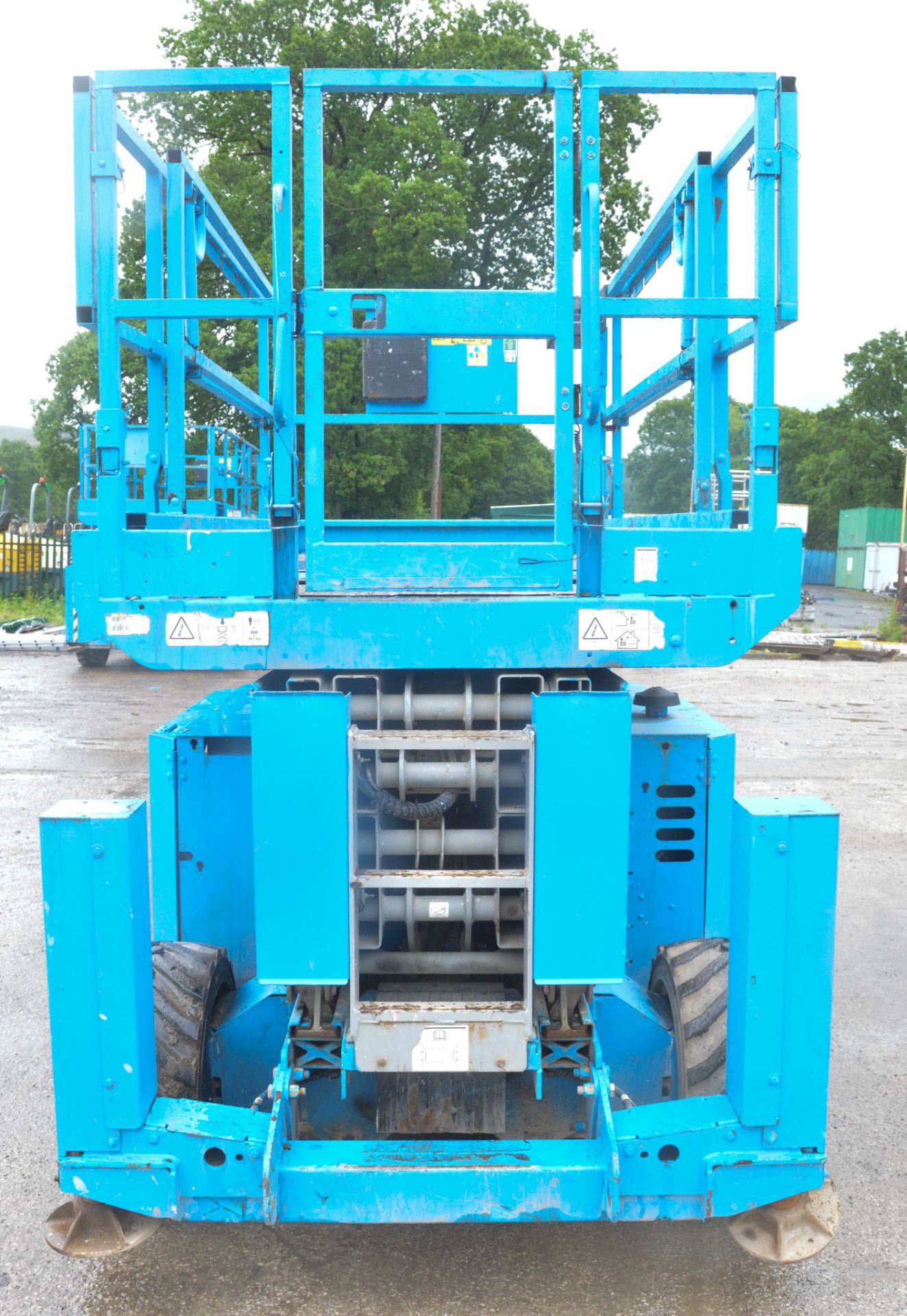 Genie GS4069 RT 4 wheel drive diesel driven scissor lift  Year: 2013 S/N:6912-456 Rec hours: 1621 - Image 3 of 10