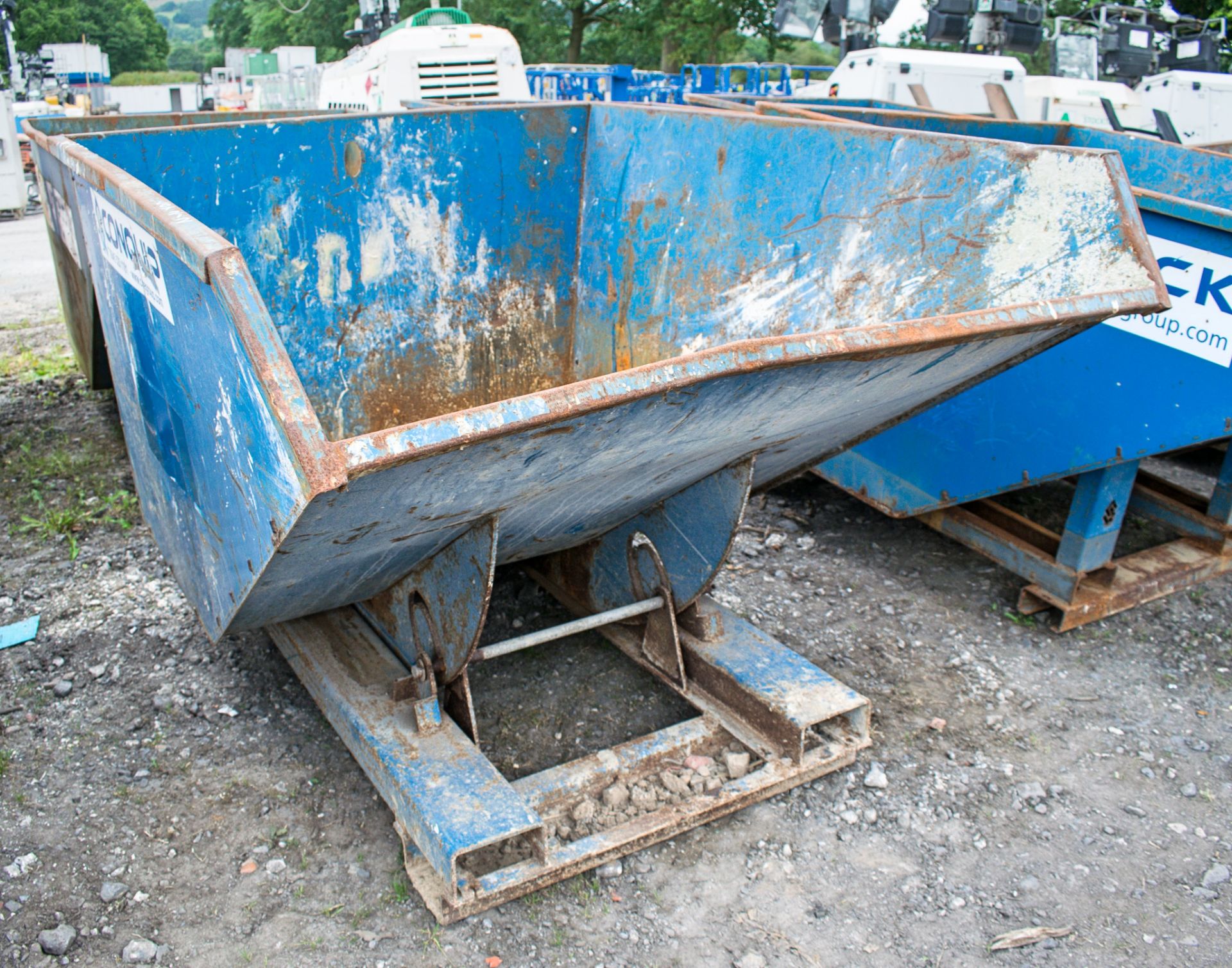 Steel tipping skip A644769