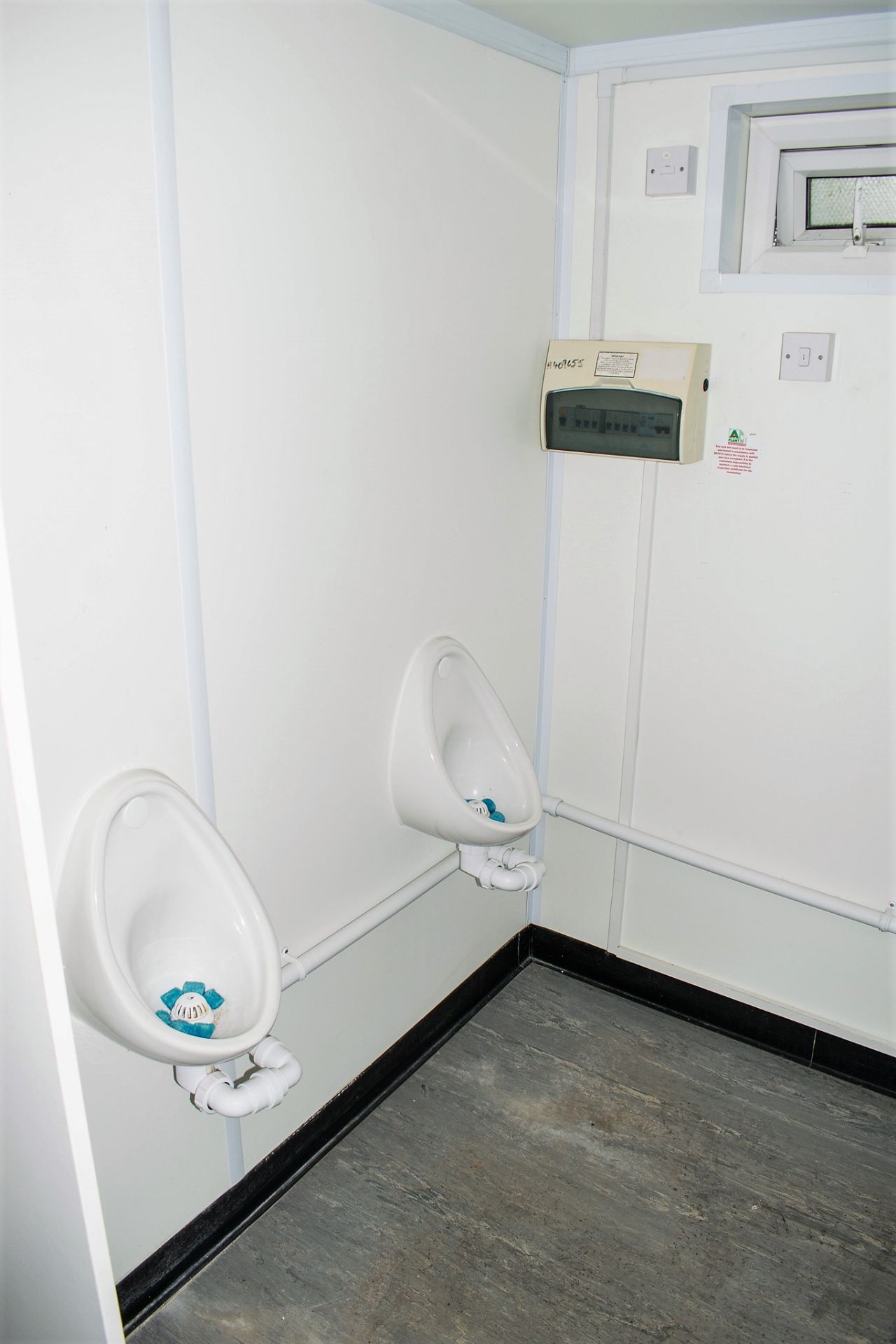 32 ft x 10 ft steel anti vandal toilet/changing room site unit Comprising of: Ladies & gents toilet, - Image 8 of 12