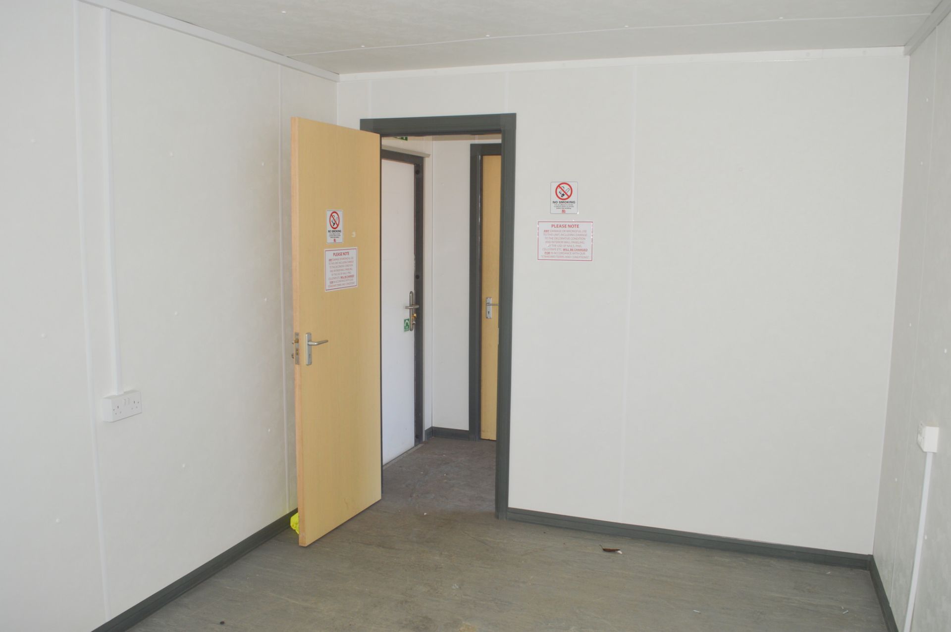 32 ft x 10 ft jack leg steel anti vandal site unit Comprising office and toilets NH77000155 *Door - Image 6 of 12