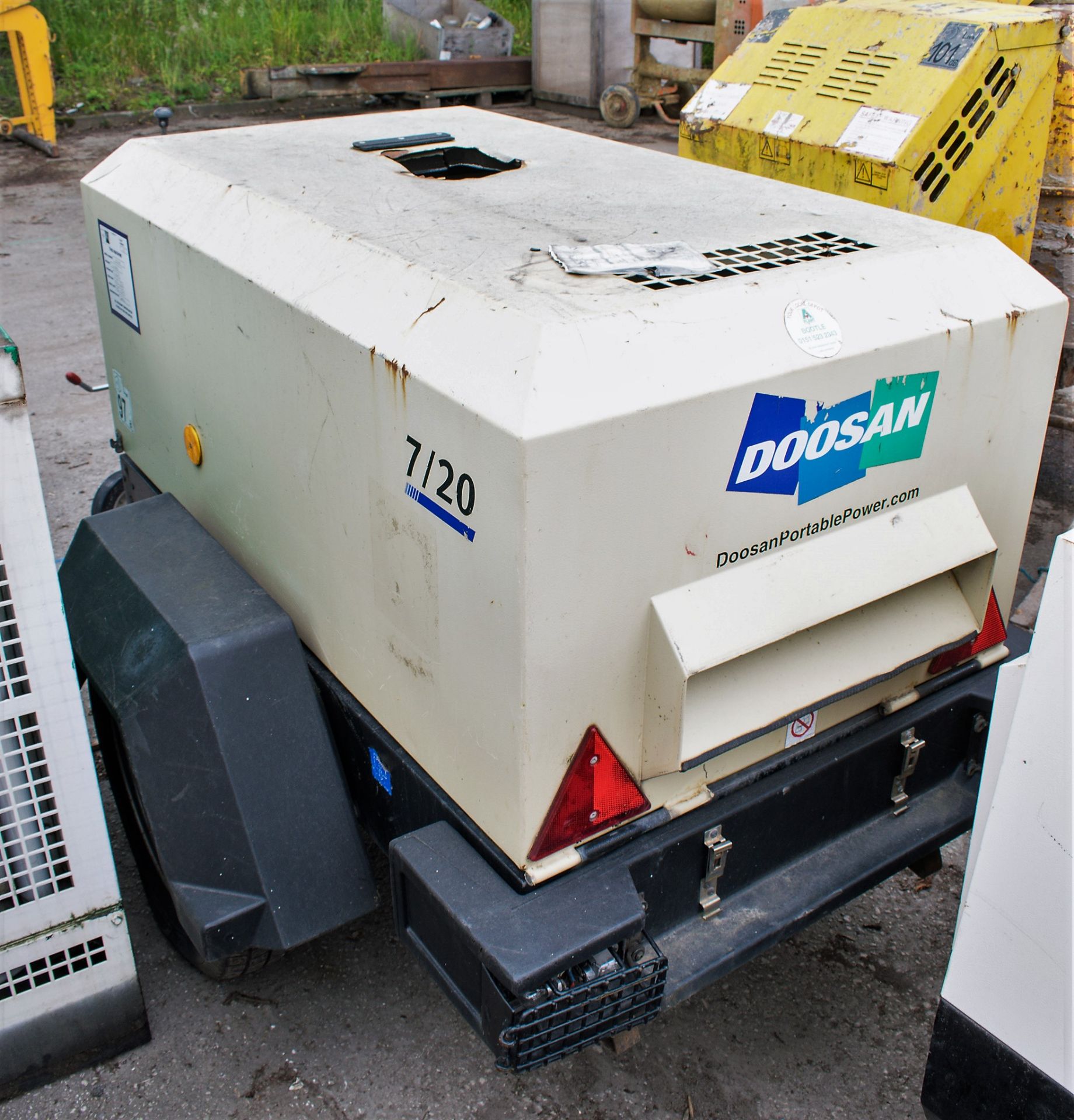 Doosan 7/20 diesel driven mobile air compressor Year: 2013 S/N: 123639 Recorded Hours: 273 A602604 - Image 2 of 3