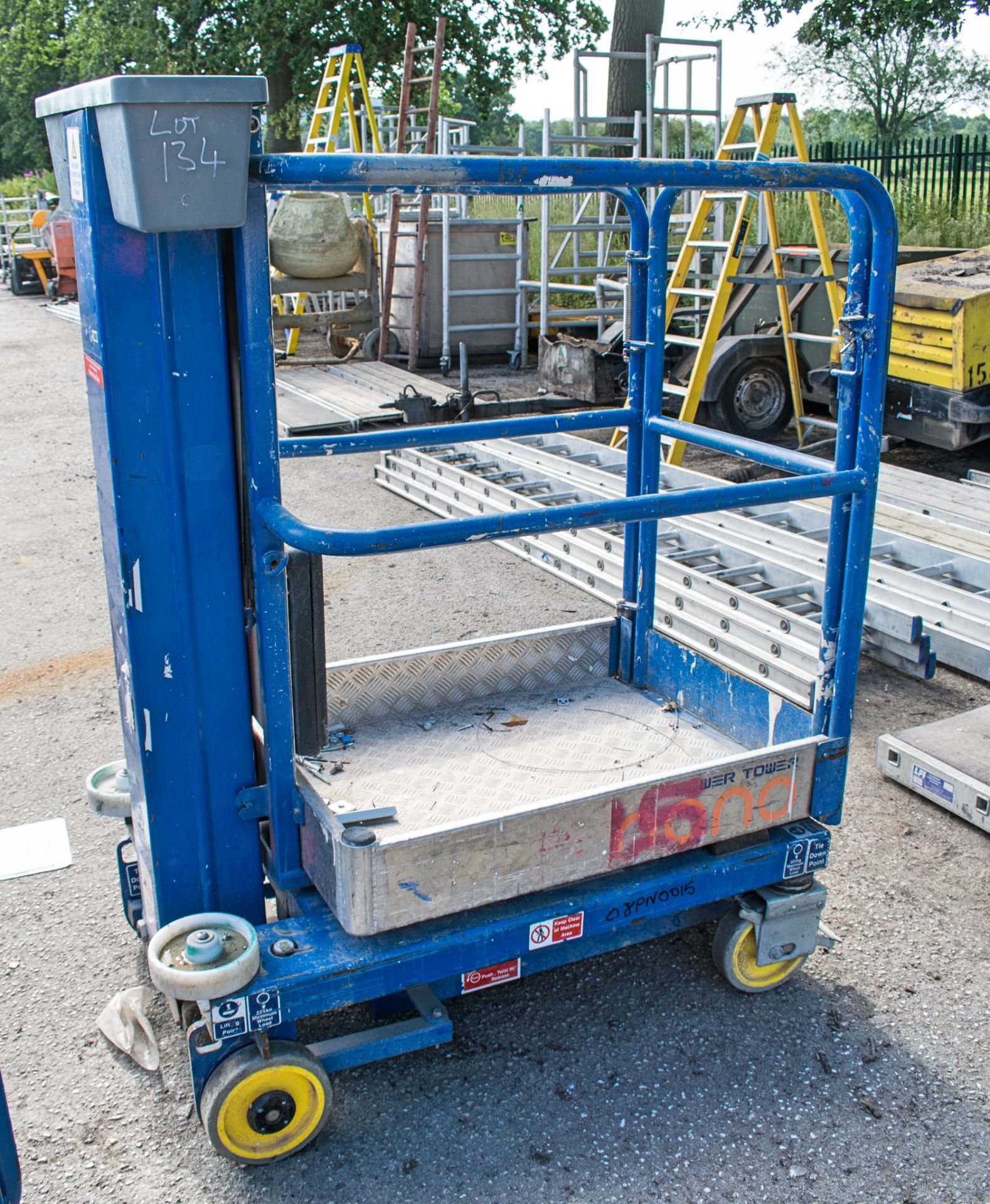 Power Tower Nano electric personnel lift 08PN0015 - Image 2 of 2