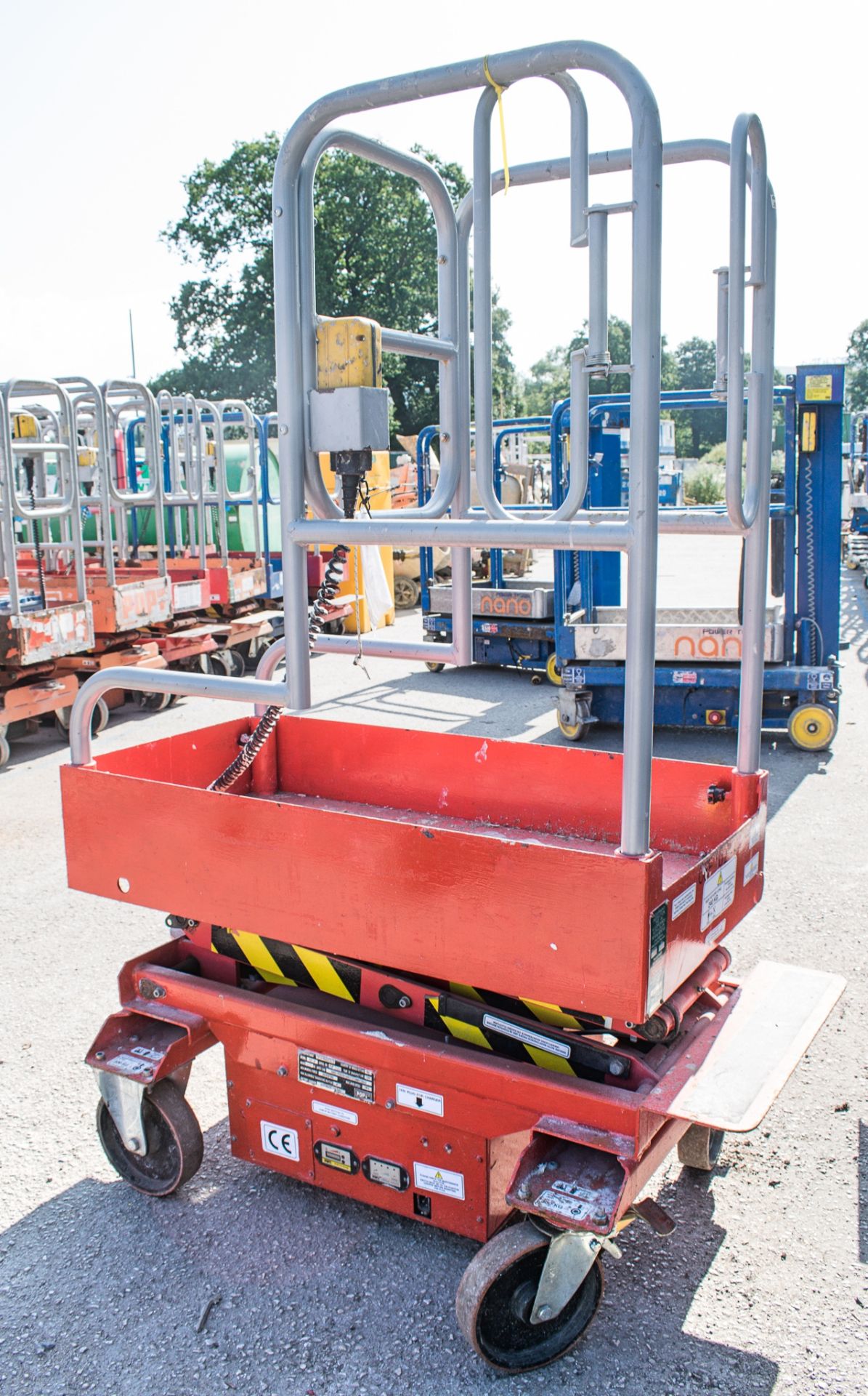 Pop-Up battery electric mobile scissor lift - Image 2 of 2