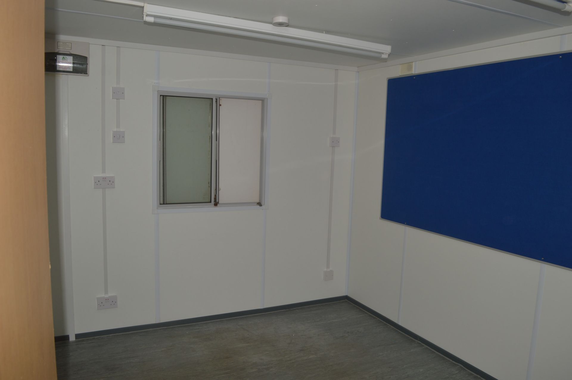 32 ft x 10 ft jack leg steel anti vandal site office unit  c/w keys in office  BBA1642 - Image 6 of 9