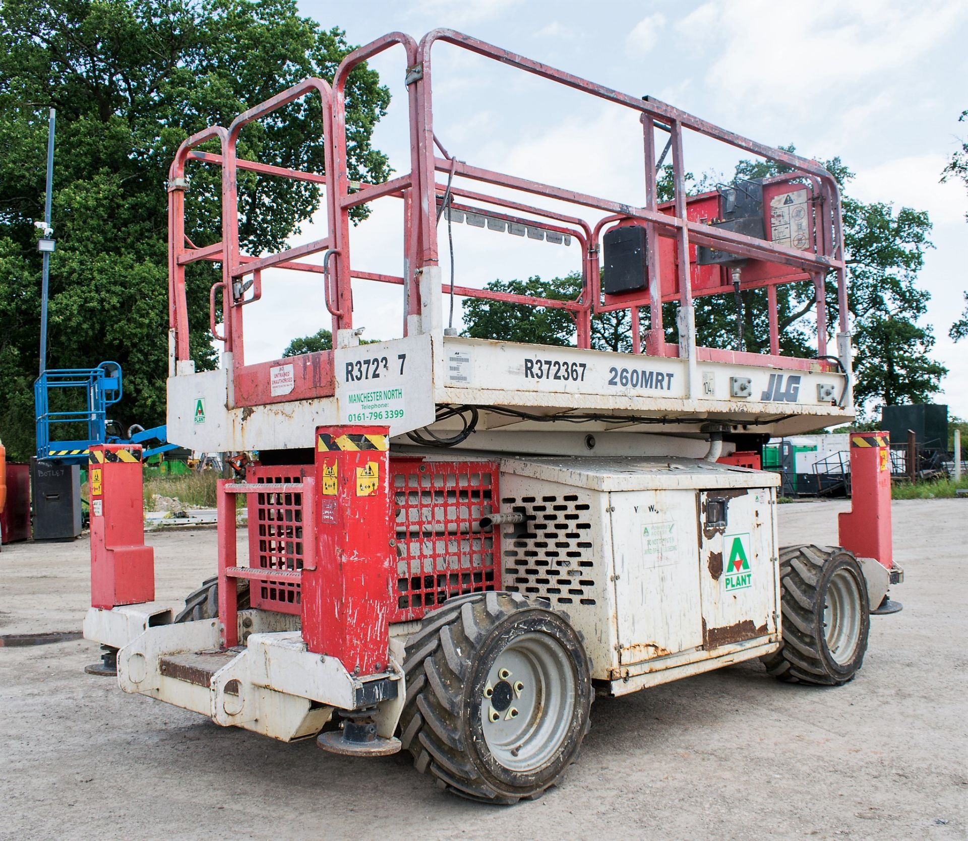 JLG 260 MRT diesel driven 4WD scissor lift access platform Year: 2009 S/N: 192500 Recorded Hours: - Image 2 of 10