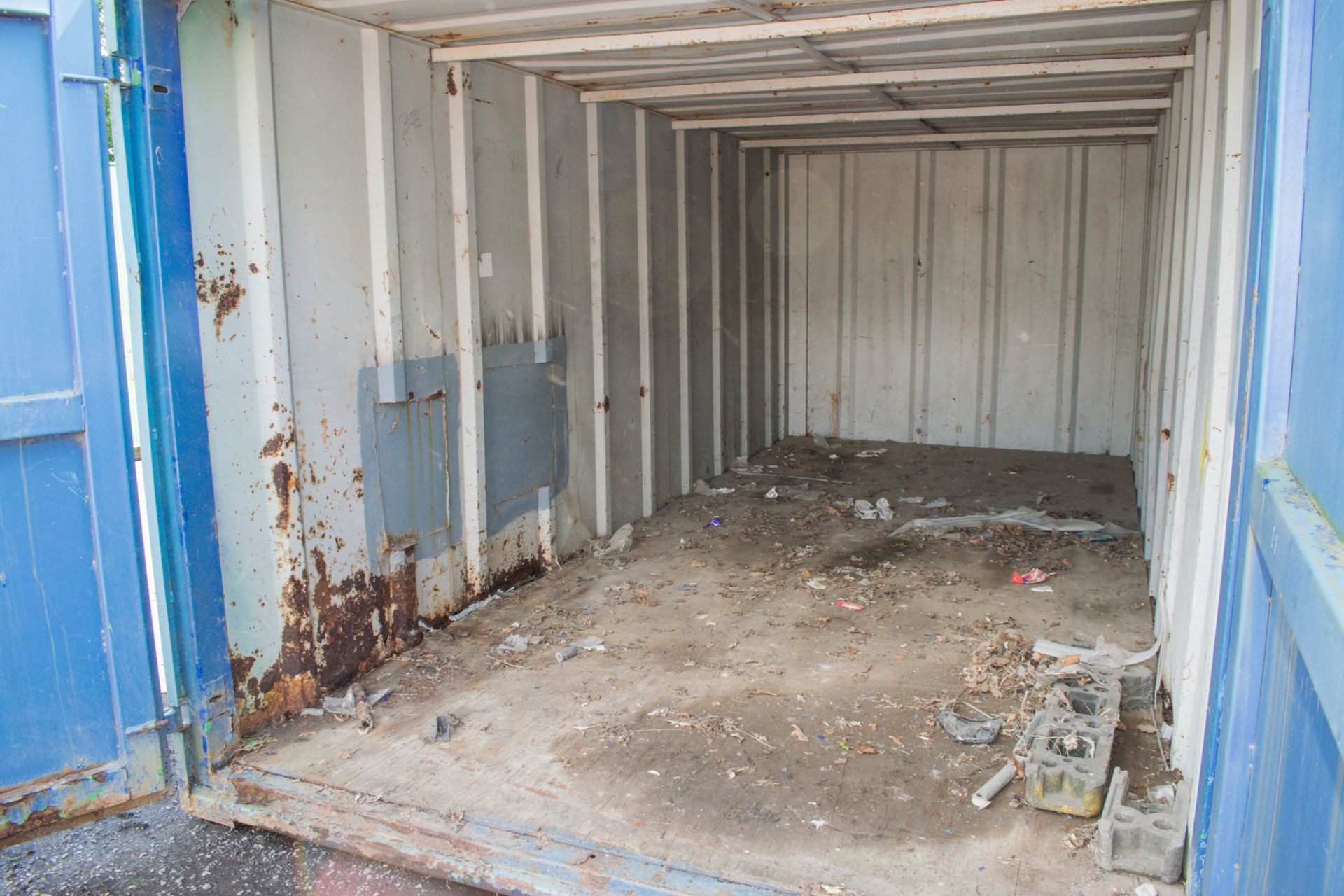 21 ft x 9 ft steel store site unit c/w keys A248651 - Image 5 of 6