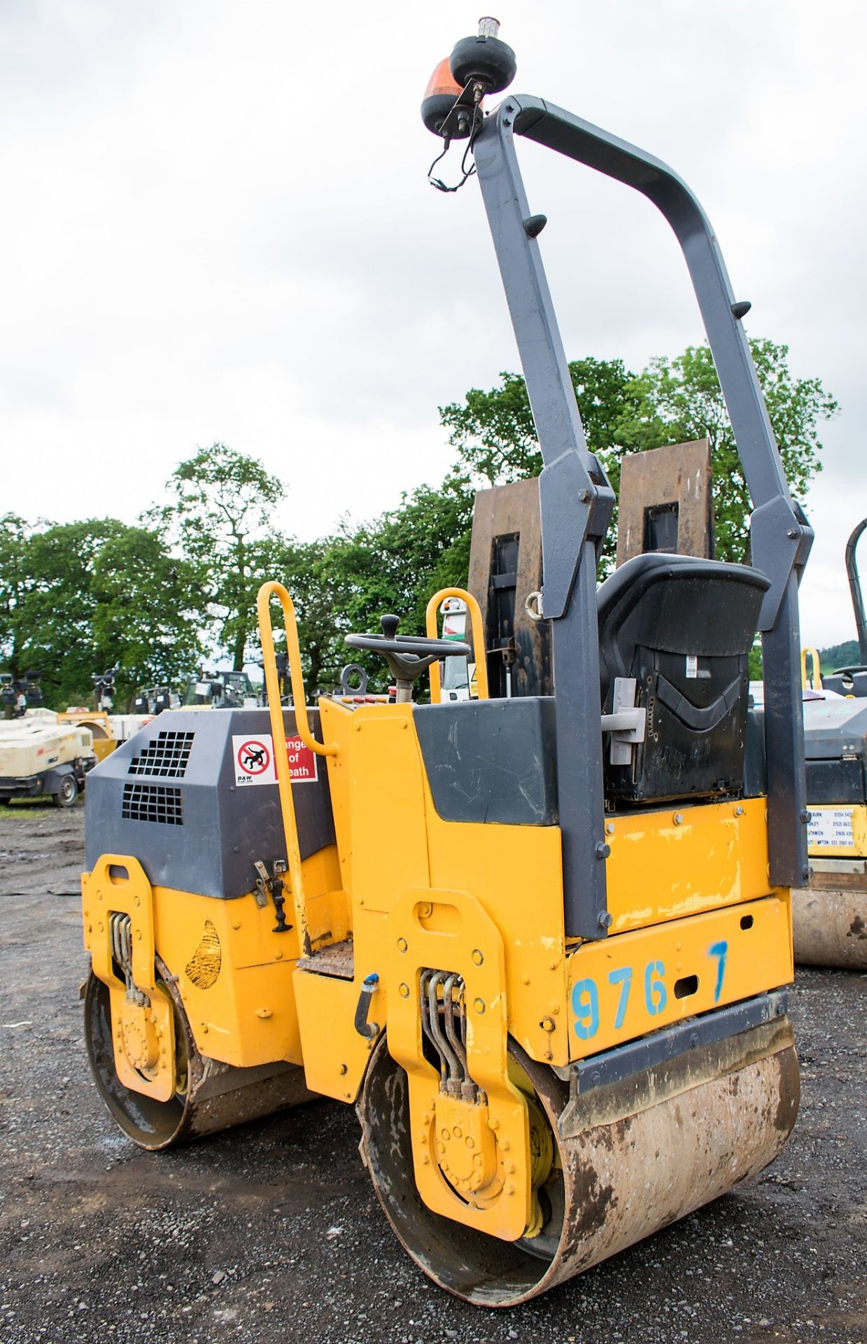 Bomag BW80 ADH-2 double drum ride on roller Year: 2007 S/N: 26899 Recorded Hours: 981 9767 - Image 4 of 10