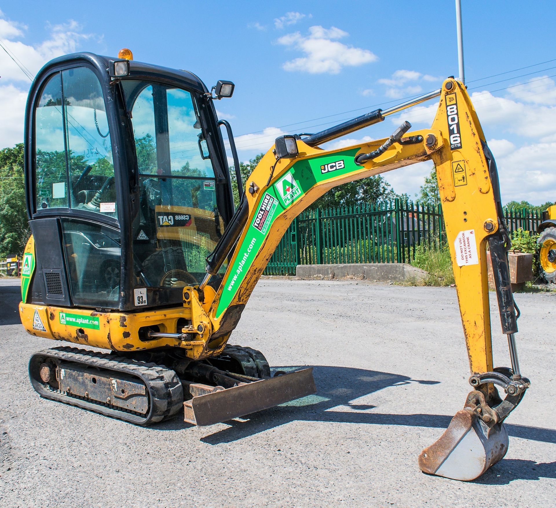 JCB 8016 CTS 1.5 tonne rubber tracked mini excavator Year: 2014 S/N: 2071574 Recorded Hours: 1396 - Image 2 of 12