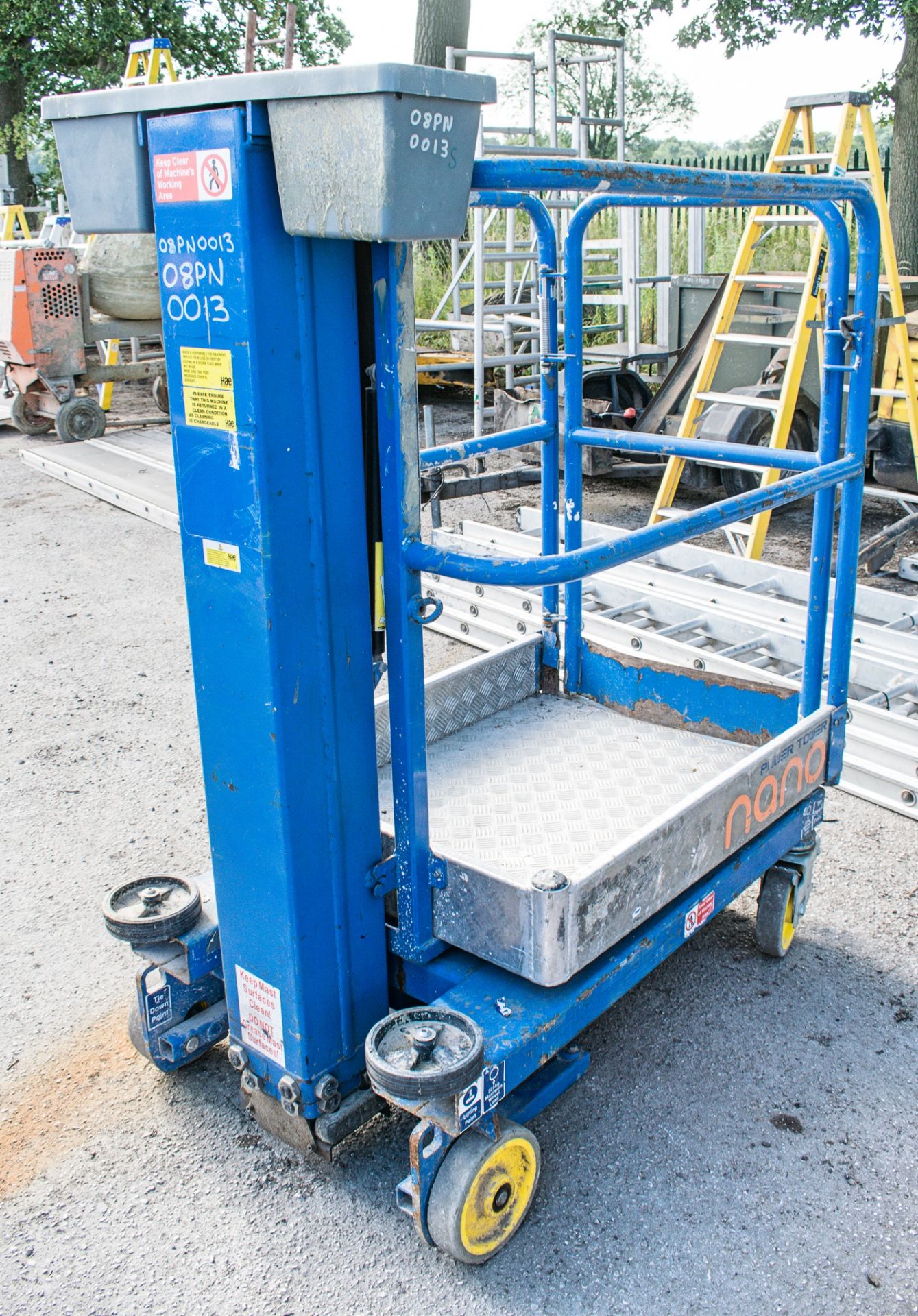 Power Tower Nano electric personnel lift 08PN0013 - Image 2 of 2