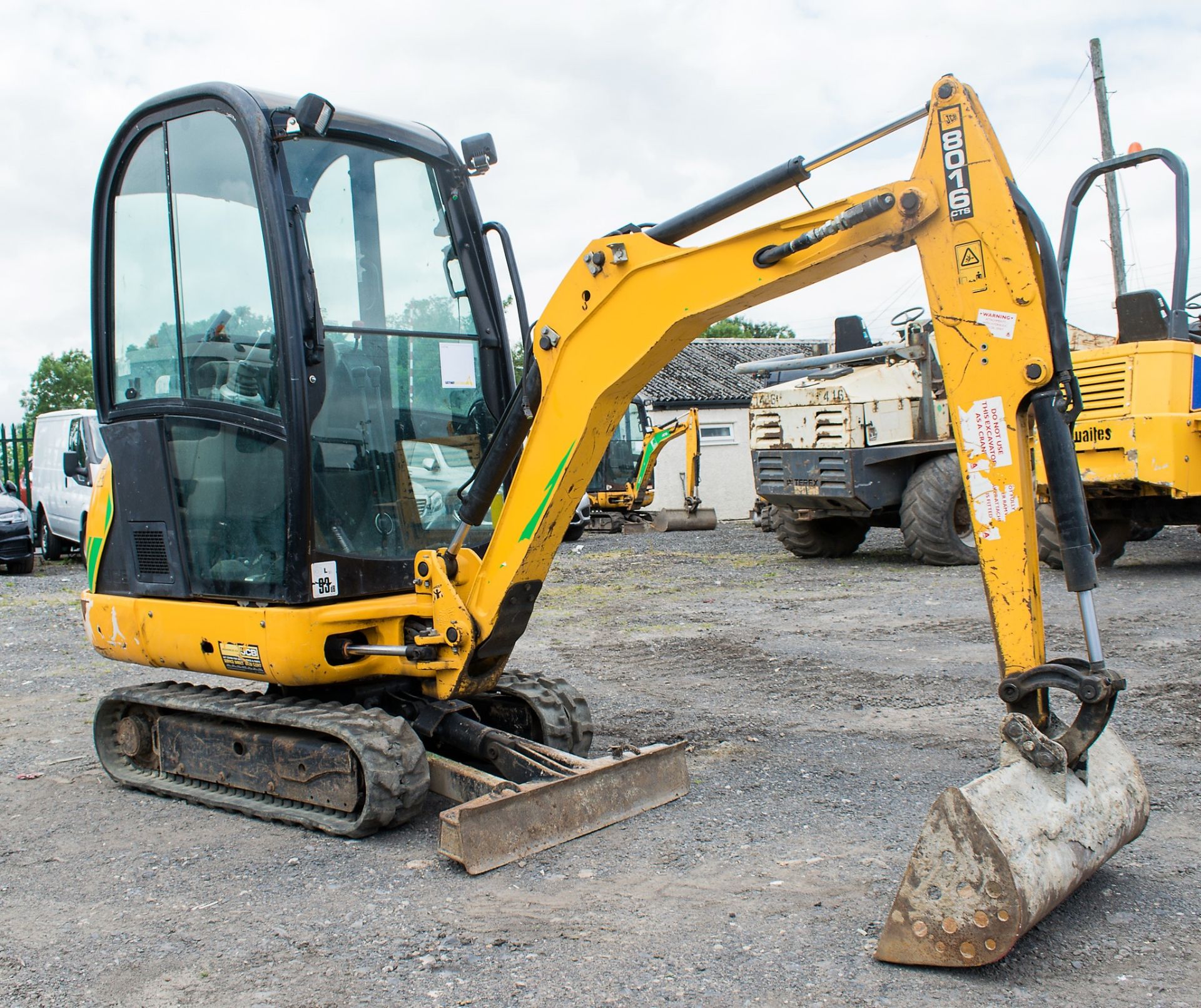 JCB 8016 1.5 tonne rubber tracked mini excavator Year: 2015 S/N: 2071764 Recorded Hours: 944 - Image 2 of 12