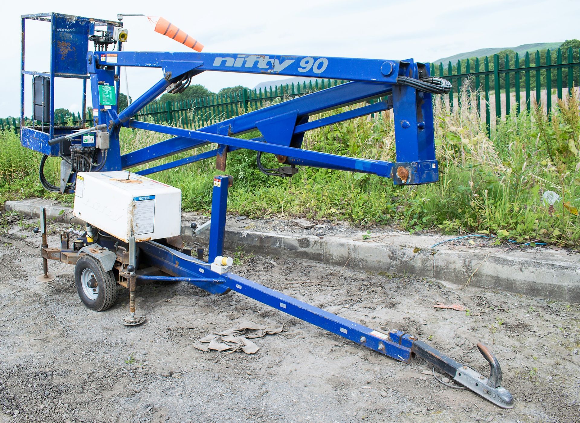 Nifty 90ME battery electric fast tow boom lift Year: 2008 S/N: 18826 - Image 2 of 7