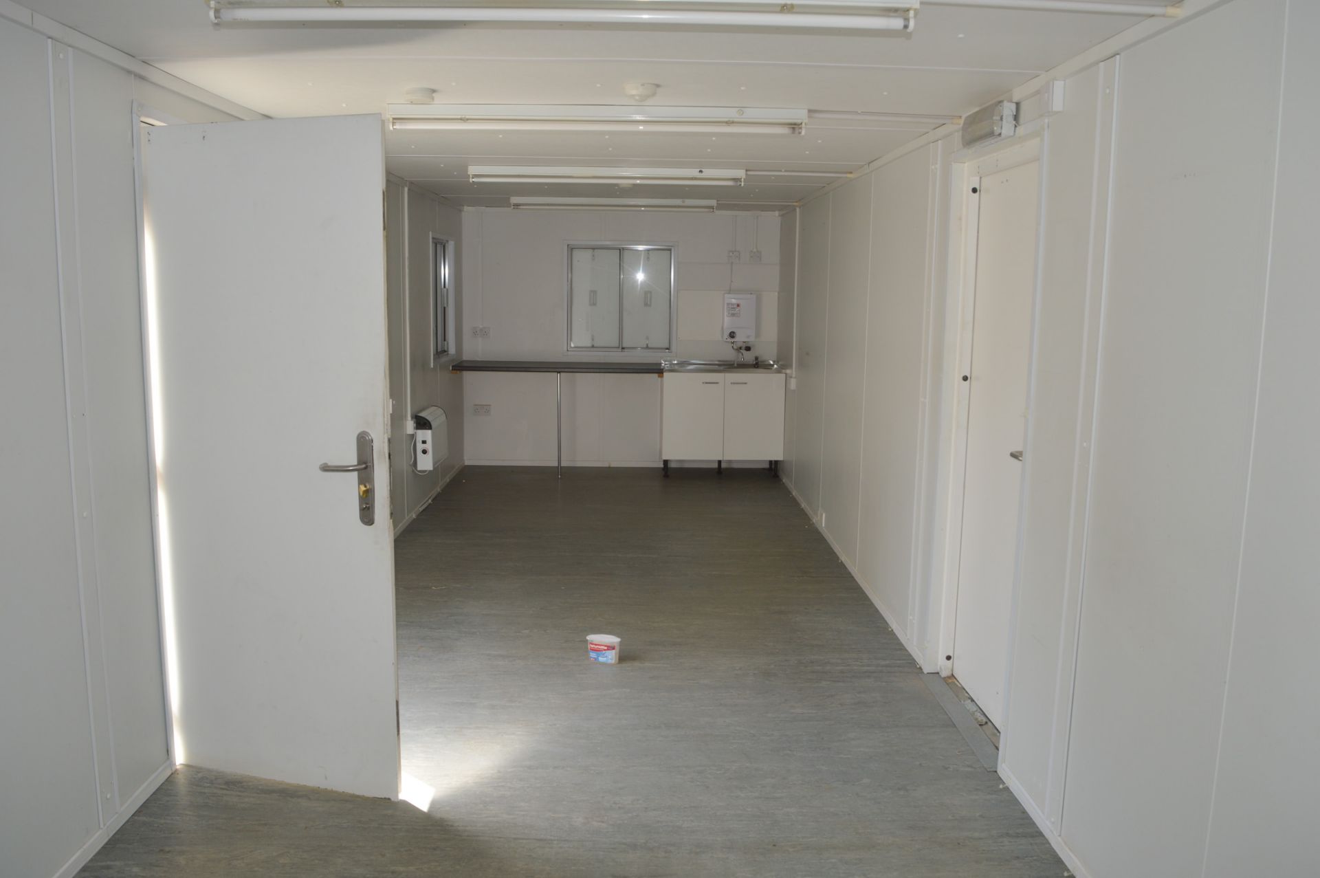 32 ft x 10 ft steel anti vandal site unit office c/w keys in office  BB34829 - Image 5 of 6