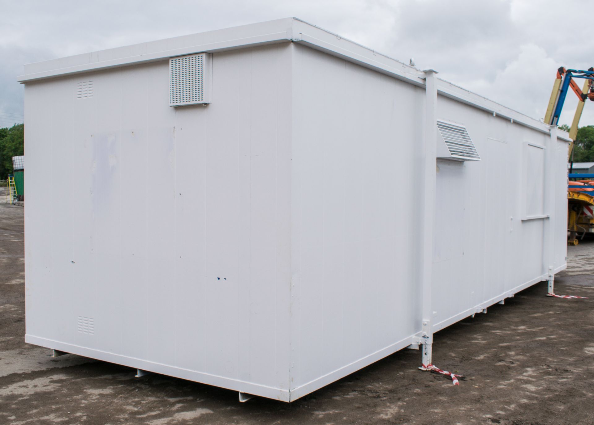 32 foot x 10 foot anti vandal canteen / toilet block comprising canteen with sink unit in one half - Image 5 of 15