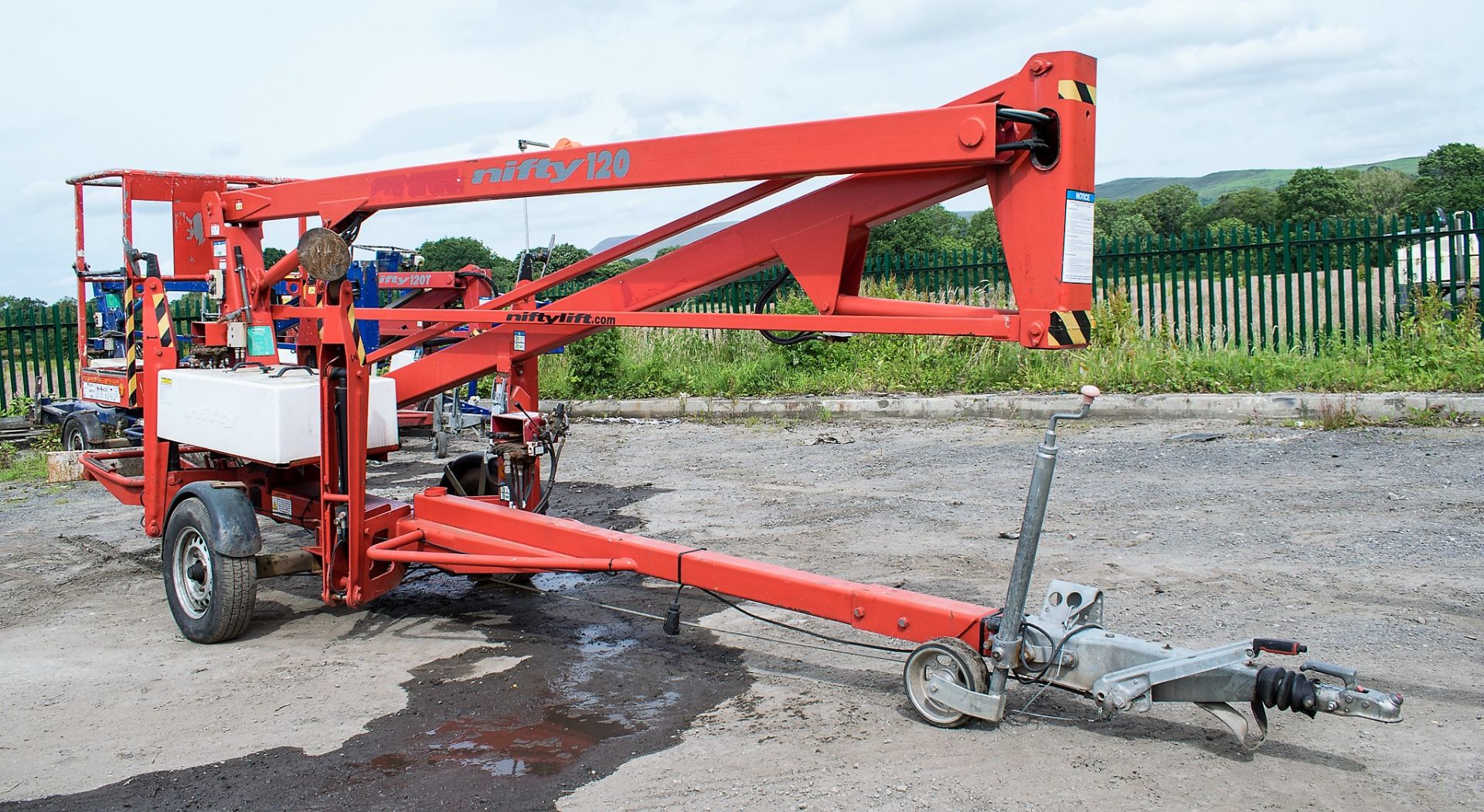 Nifty 120HE battery electric fast tow boom lift Year: 2006 S/N: 14221 - Image 2 of 6