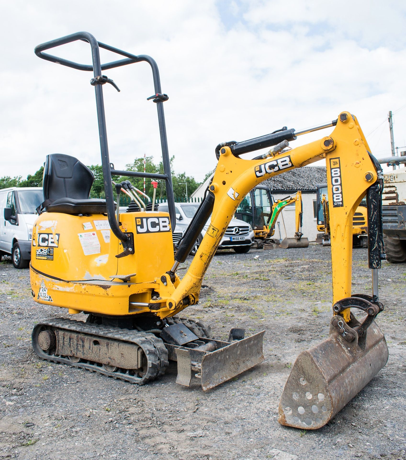 JCB 8008 0.75 tonne rubber tracked micro excavator Year: 2014 S/N: 764937 Recorded Hours: 922 blade, - Image 2 of 11