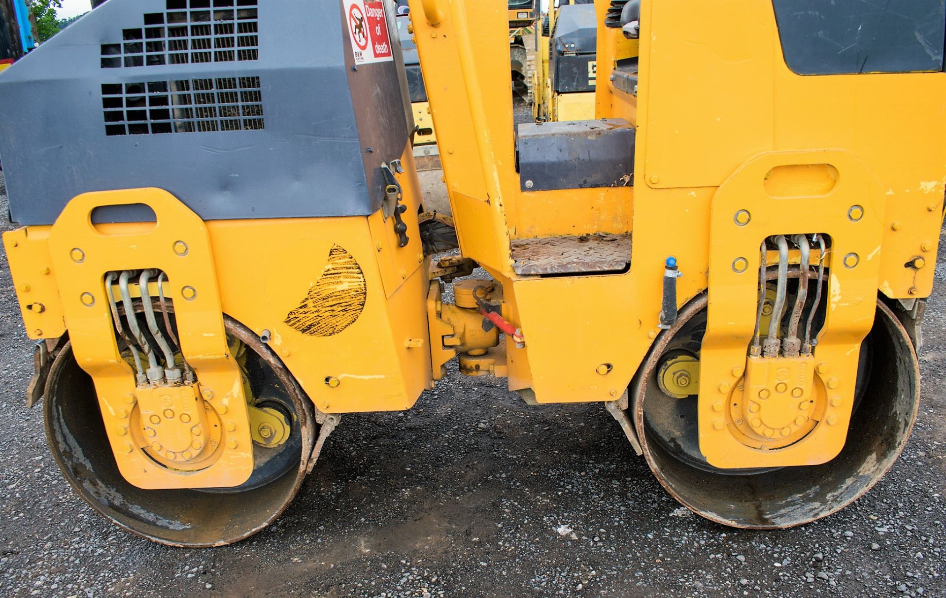 Bomag BW80 ADH-2 double drum ride on roller Year: 2007 S/N: 26899 Recorded Hours: 981 9767 - Image 7 of 10