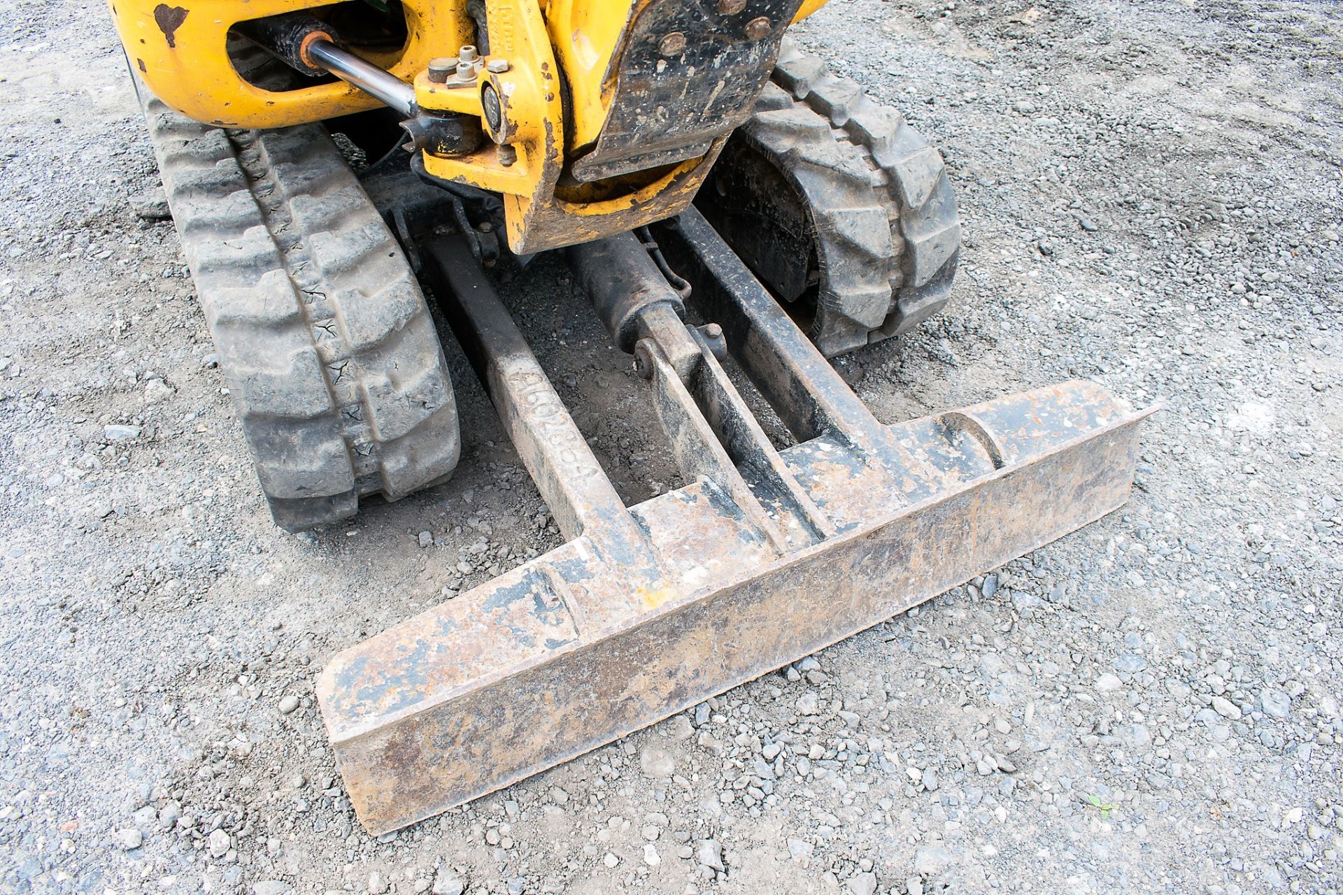 JCB 8016 CTS 1.5 tonne rubber tracked mini excavator Year: 2013 S/N: 2071337 Recorded Hours: 1335 - Image 10 of 12