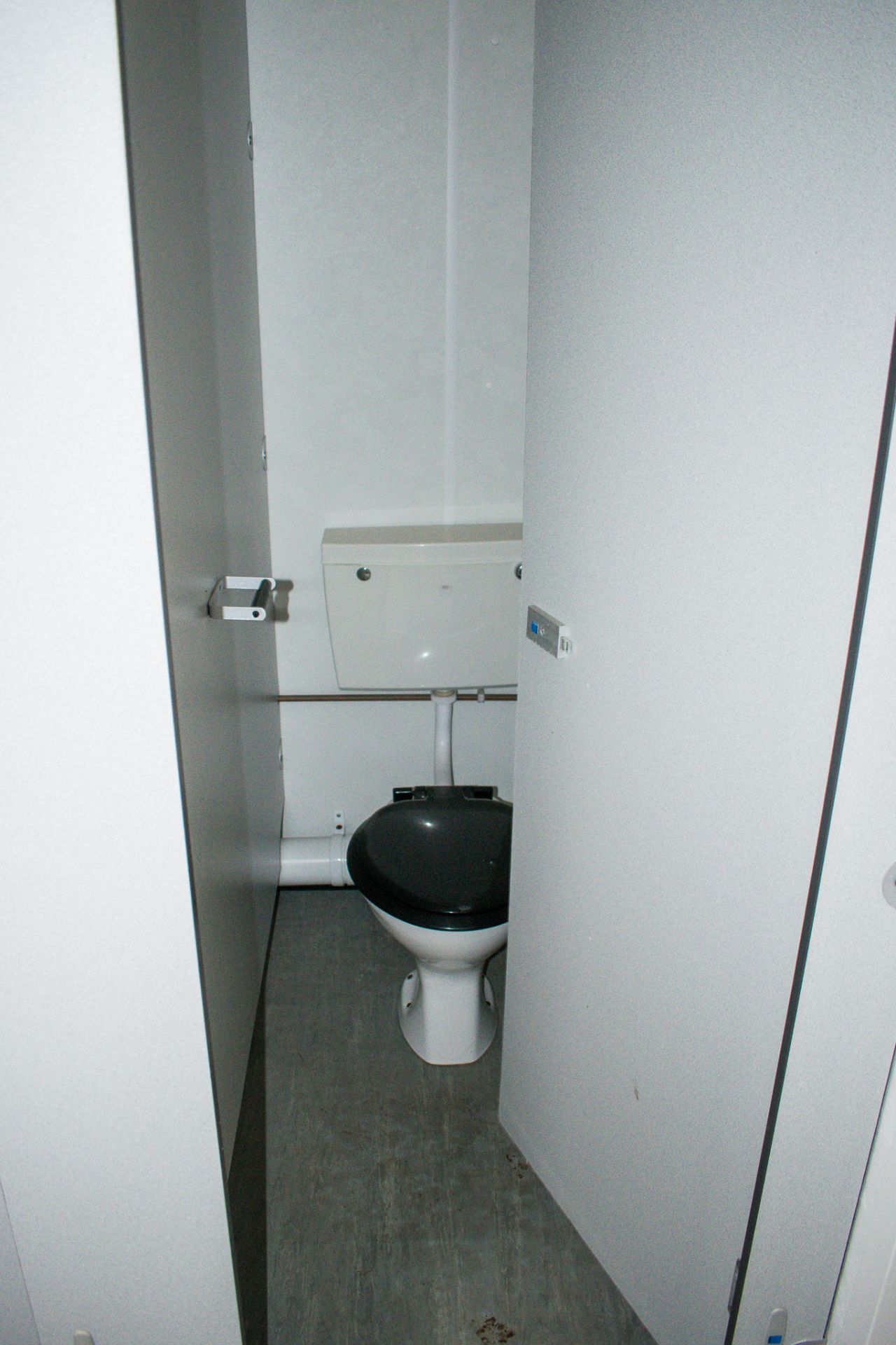 32 foot x 10 foot anti vandal office / toilet block comprising office in one half and ladies and - Image 13 of 13