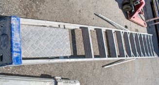 12 tread aluminium step ladder A701621