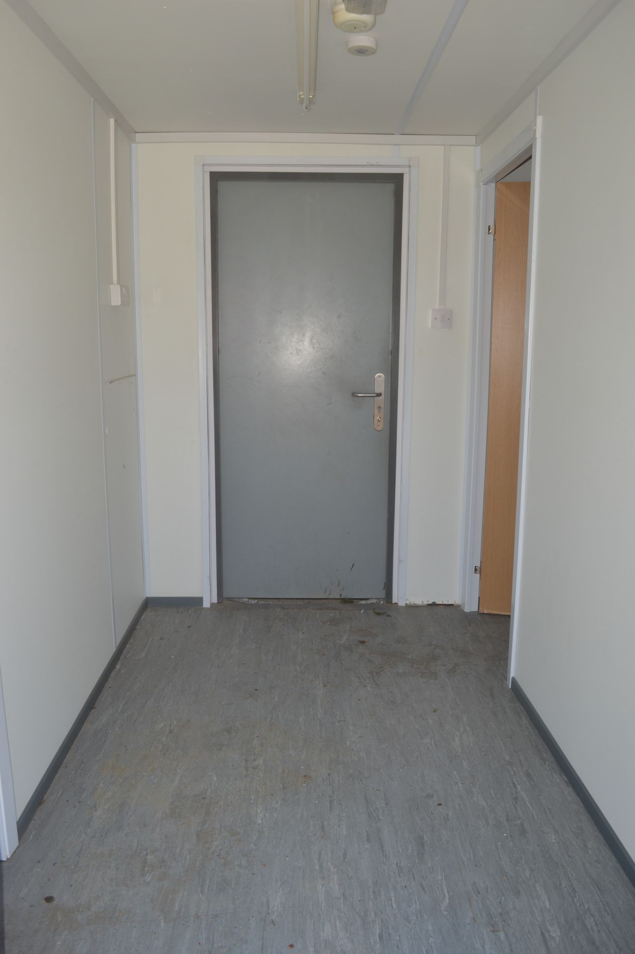 32 ft x 10 ft jack leg steel anti vandal site unit office c/w keys in office  *One door missing* - Image 5 of 9