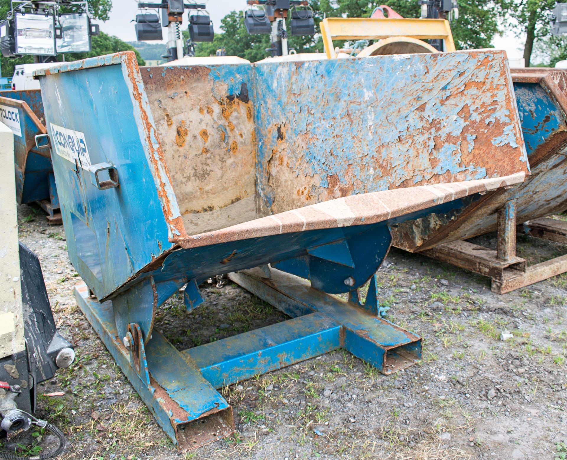 Steel tipping skip A689516
