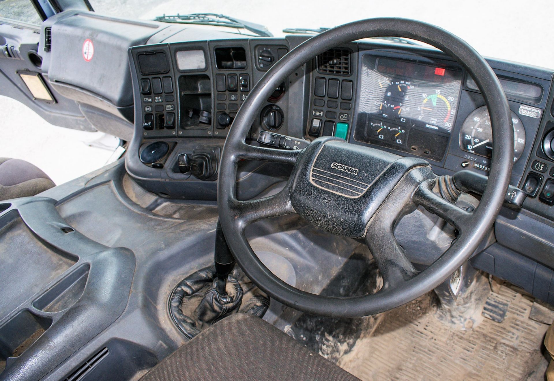 Scania 4-SRS 94D 260 26 tonne 6 wheel Beaver tail plant lorry - Image 11 of 12