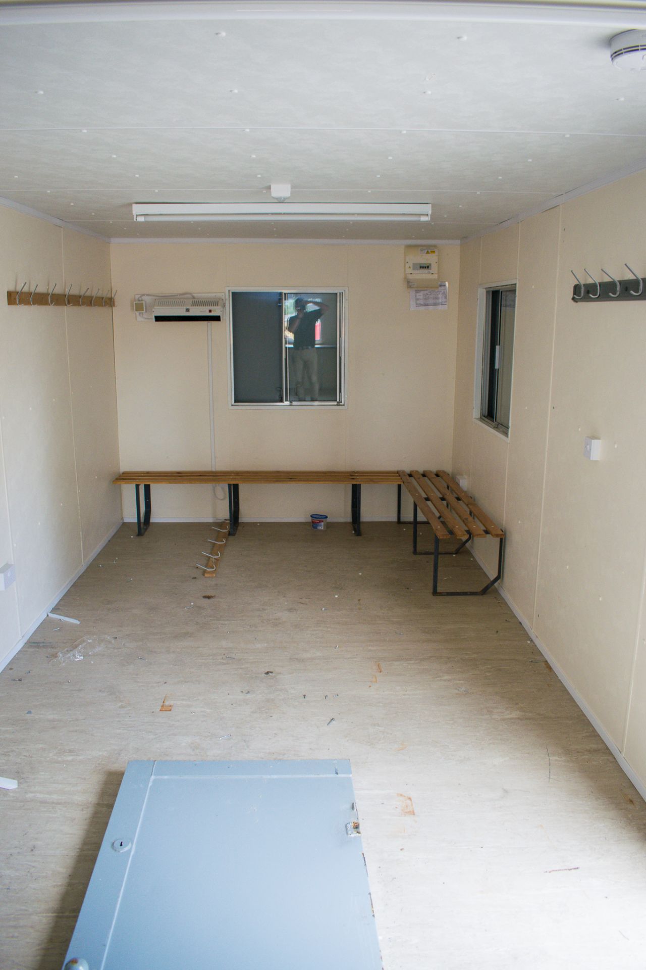 32 foot by 10 foot anti vandal steel site office  c/w sink unit and work top and hangers and bench - Image 8 of 10