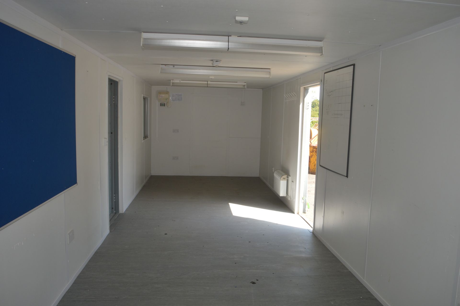 32 ft x 10 ft jack leg steel anti vandal site unit office *Door missing* c/w keys in office - Image 6 of 6