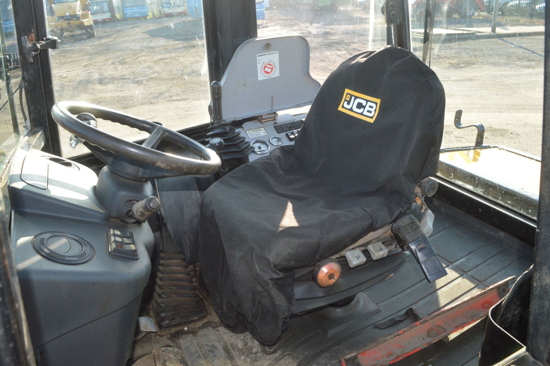 JCB 2CX Airmaster  Year: 2008 S/N: 1339717 Recorded hours: Not displayed (Clock blank) - Image 11 of 15