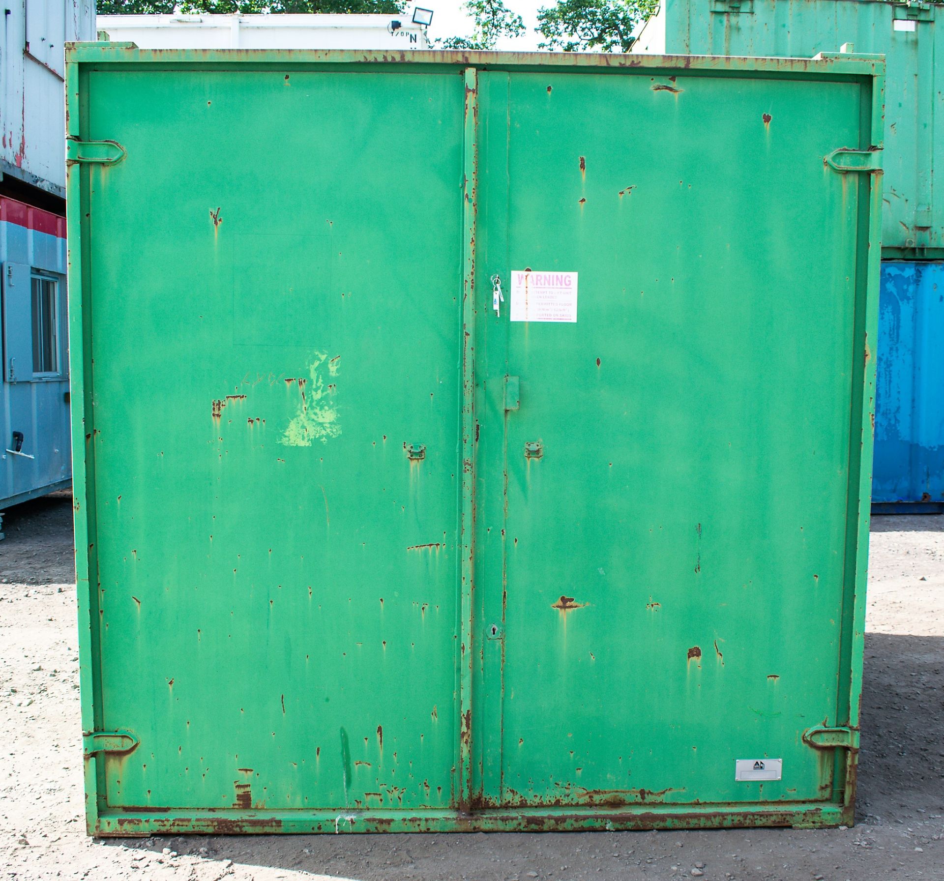 10 ft x 8 ft steel store site unit c/w keys A588427 - Image 5 of 8