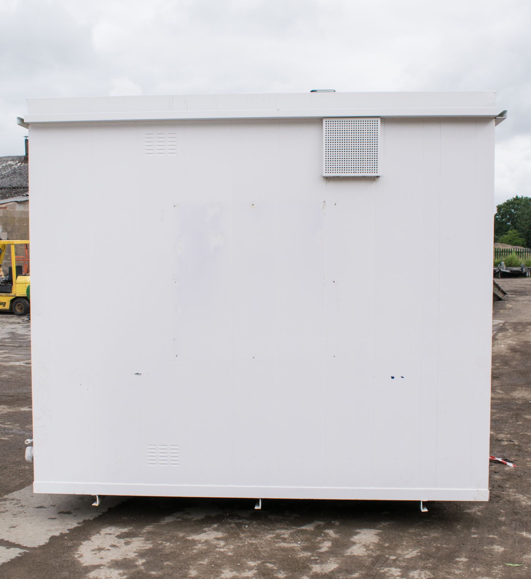 32 foot x 10 foot anti vandal canteen / toilet block comprising canteen with sink unit in one half - Image 4 of 15