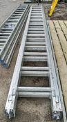 Triple stage aluminium extending ladder A719755