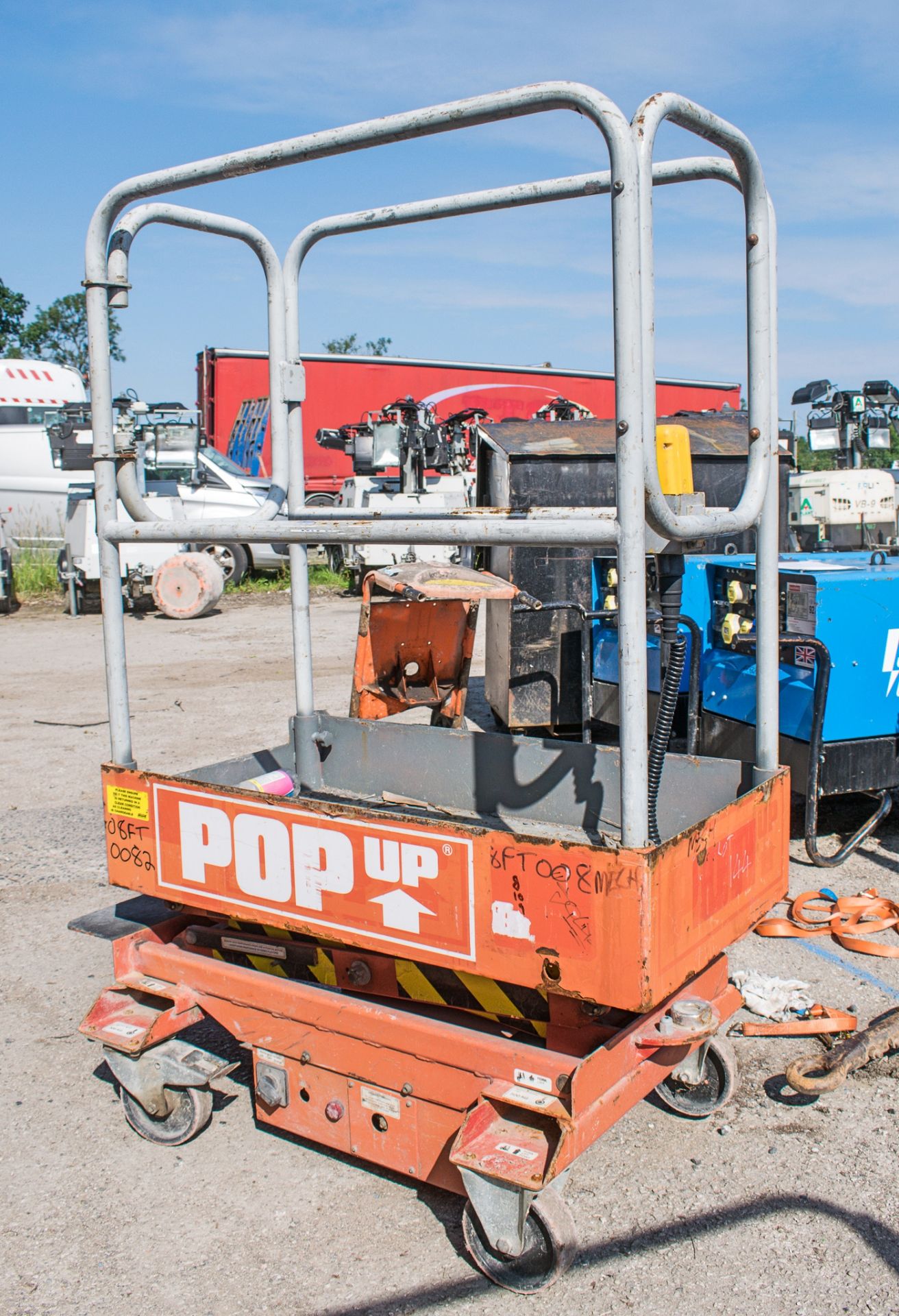 Pop-Up battery electric mobile scissor lift 08FT0008 - Image 2 of 2
