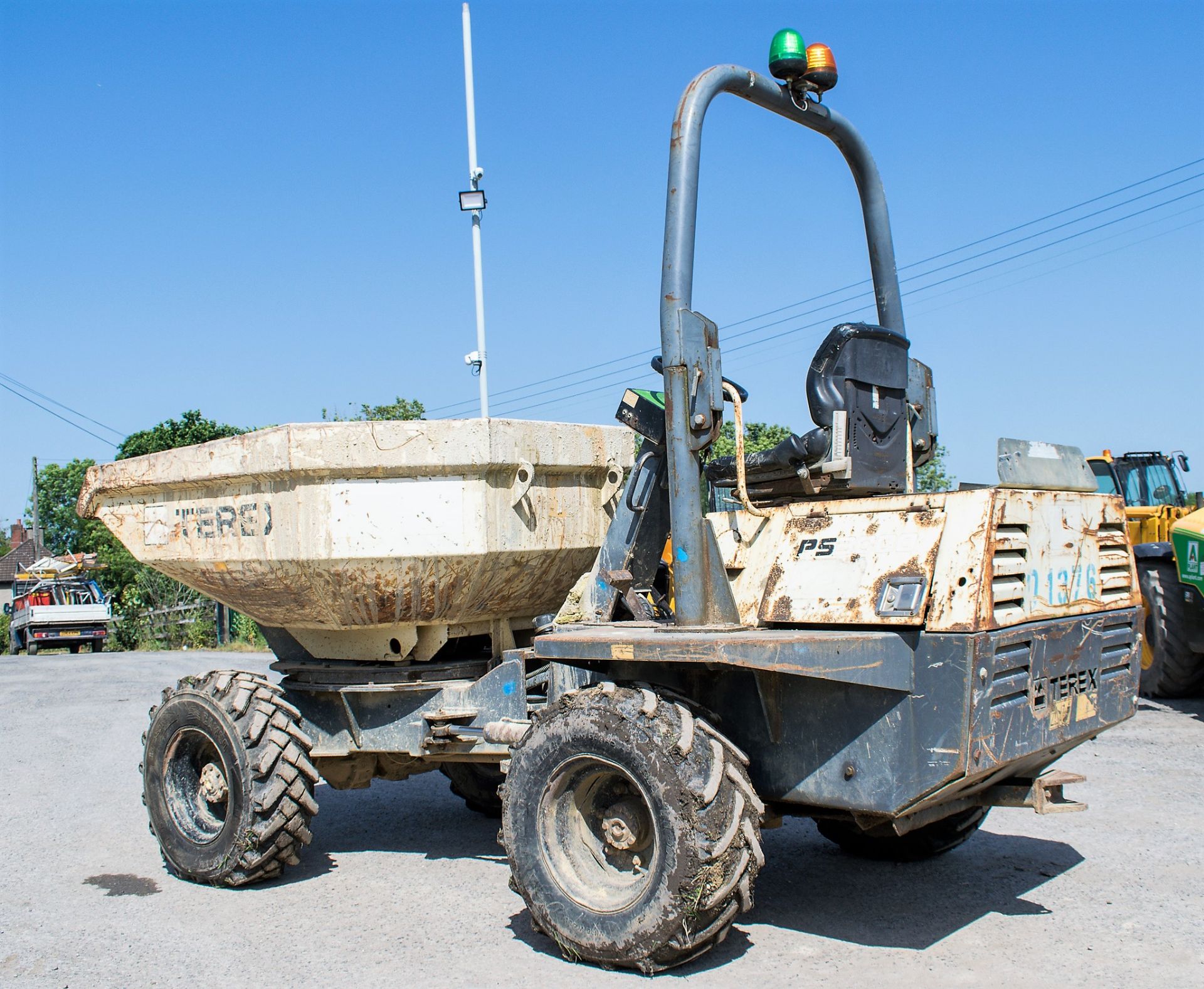 Benford Terex 3 tonne swivel skip dumper Year: 2007 S/N: E704FS153 Recorded Hours: 3931 D1376 - Image 3 of 15