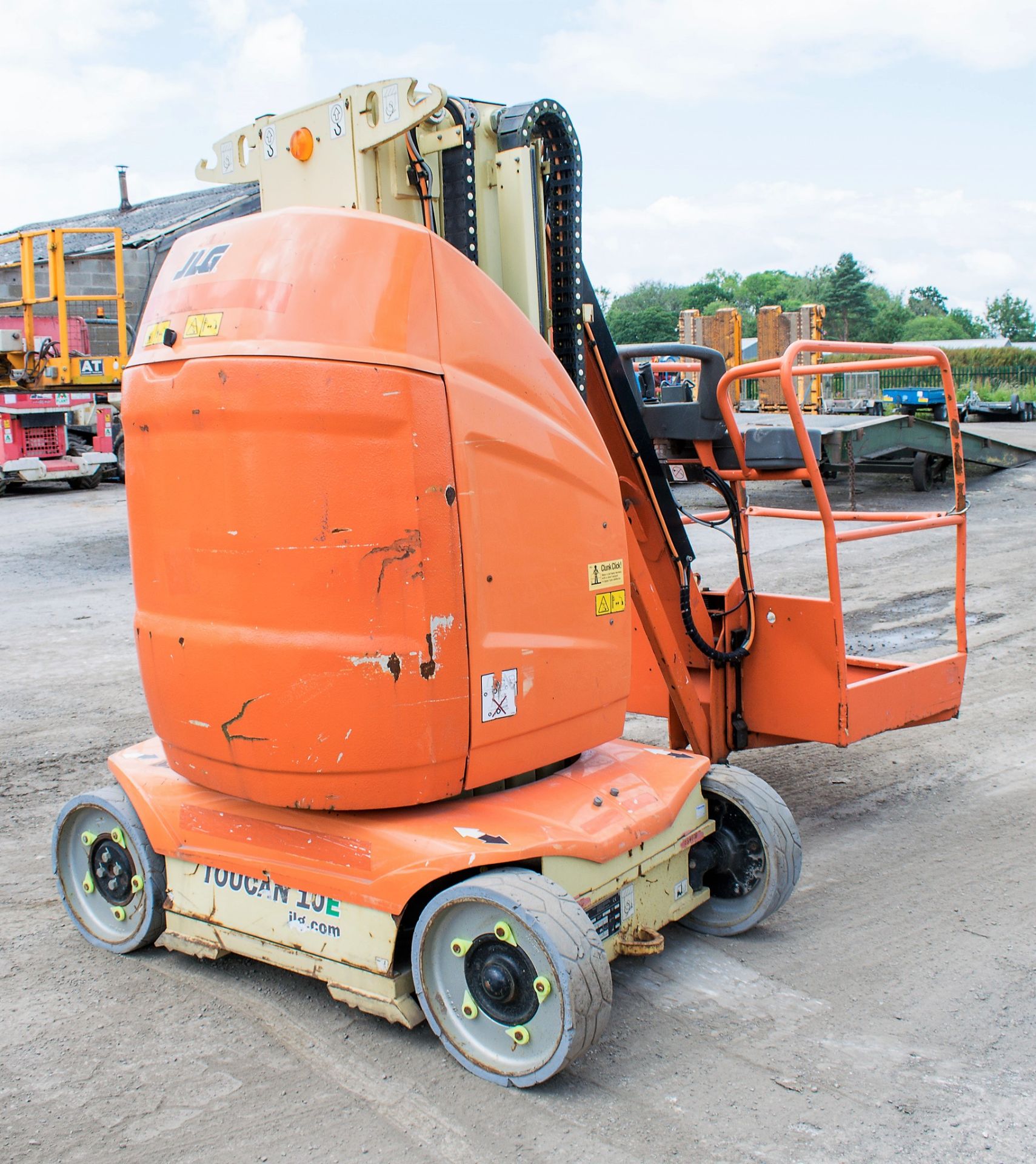 JLG Toucan 10E battery electric boom lift Year: 2007 S/N: 7013 A554609 ** Sold as a non - Image 2 of 3