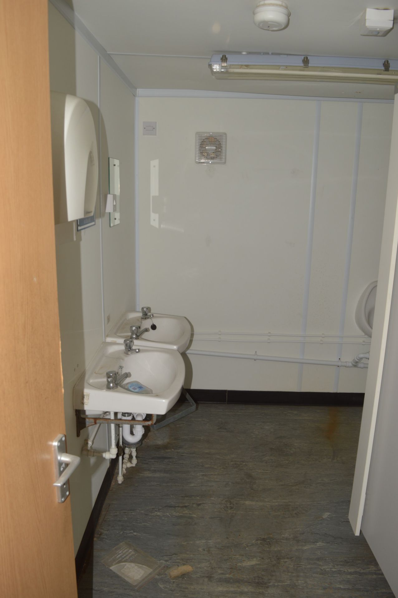 32 ft x 10 ft jack leg steel anti vandal site unit Comprising office and toilets *Doors missing* - Image 12 of 14