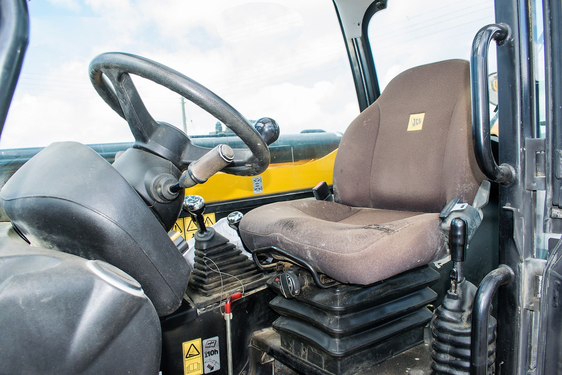 JCB 533-105 10.5 metre telescopic handler  Year: 2013 S/N: 2179534 Recorded Hours: 4392 c/w air - Image 12 of 13