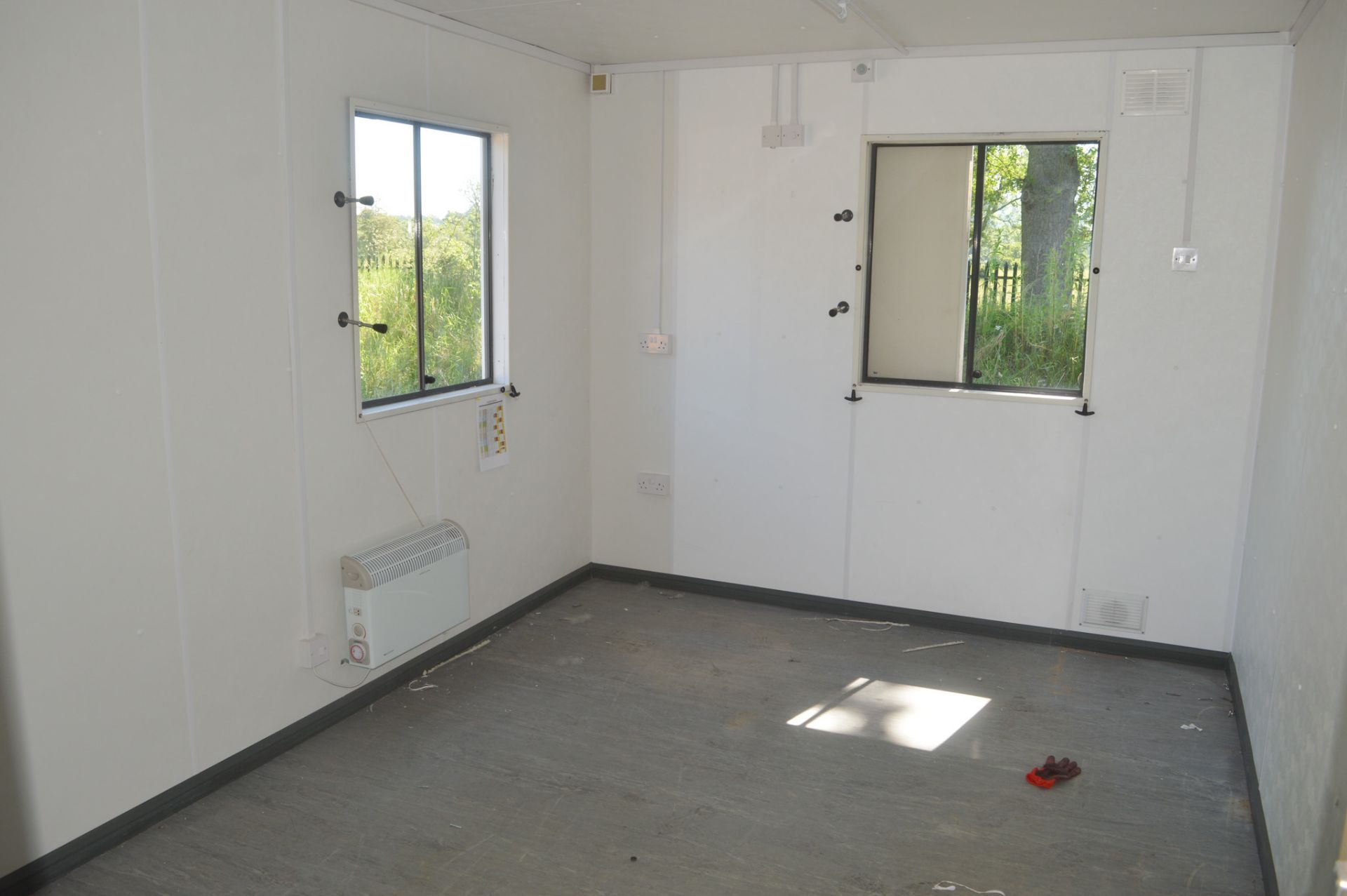 32 ft x 10 ft jack leg steel anti vandal site unit Comprising office and toilets NH77000155 *Door - Image 5 of 12