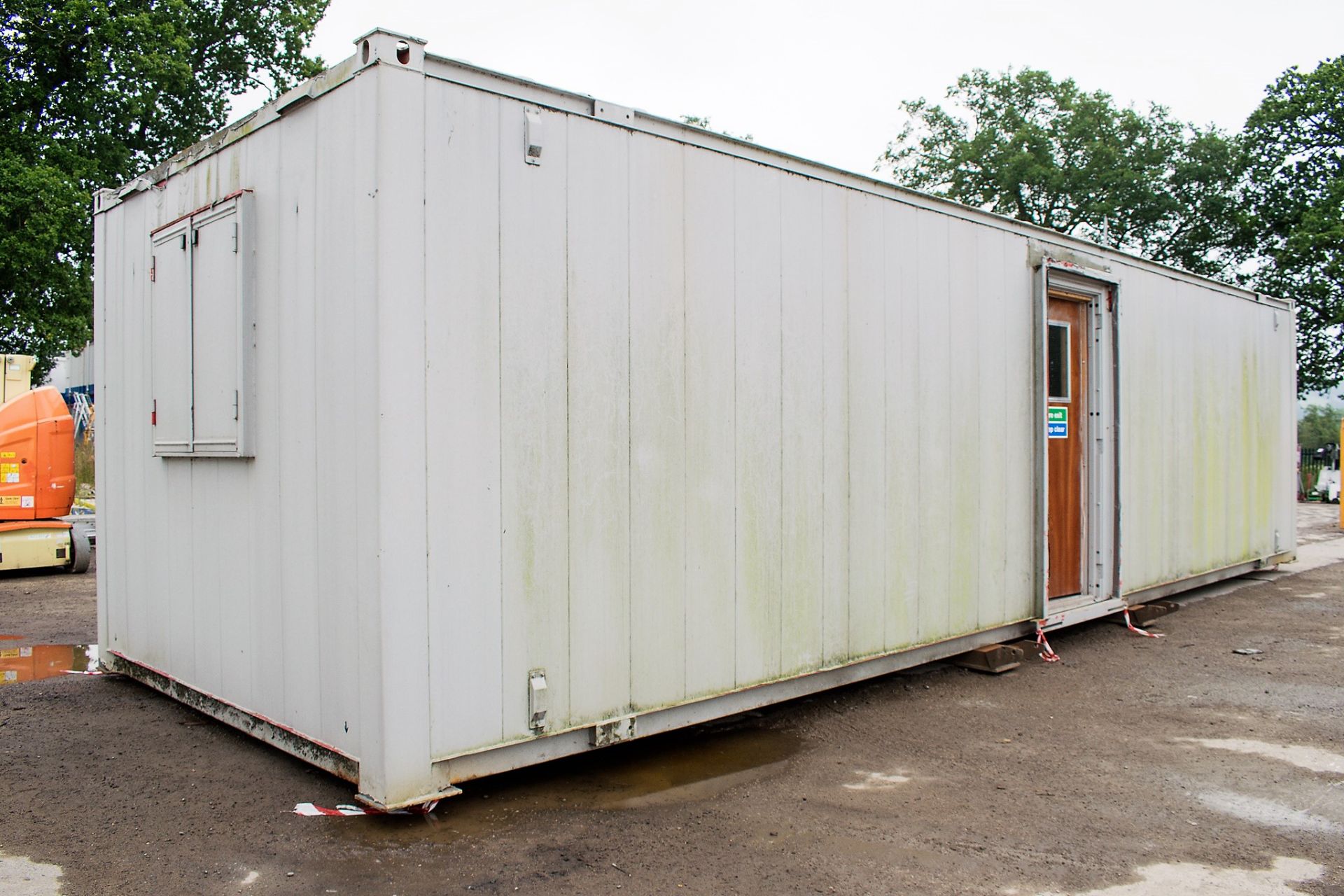 32 ft x 10 ft steel anti vandal office site unit PF1481 ** No keys but open ** ** On steel