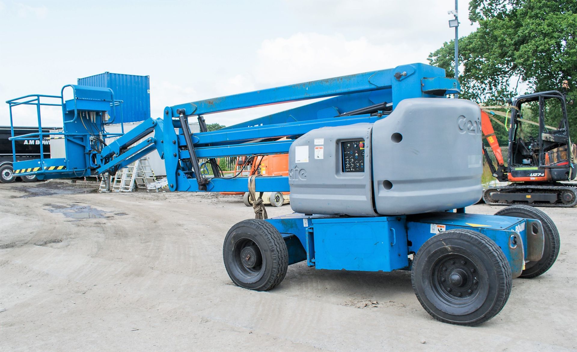 Genie 245/25 bi-energy articulated boom access platform Year: 2005 S/N: 24732 Recorded Hours: - Image 3 of 9