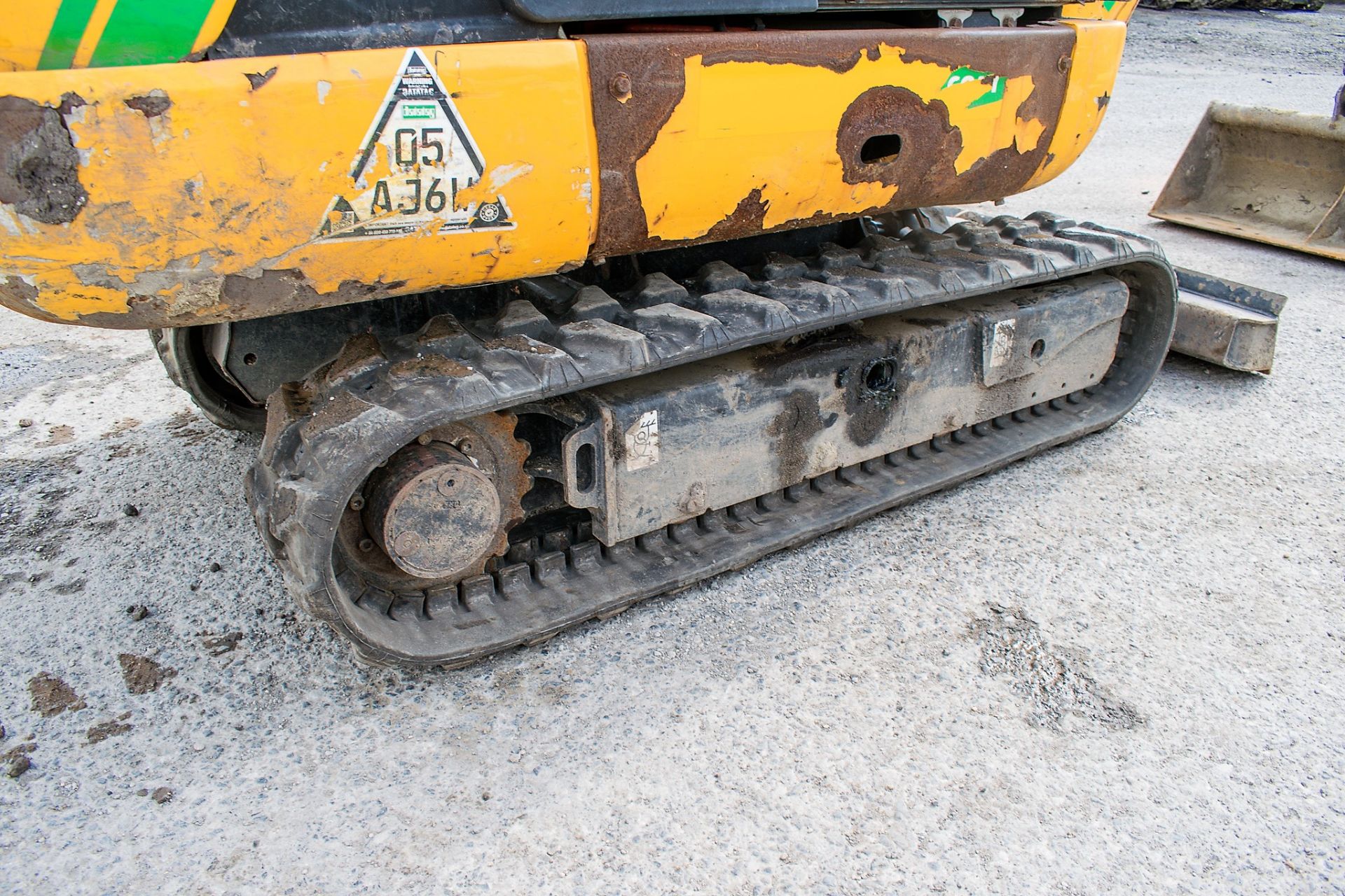 JCB 8016 1.5 tonne rubber tracked mini excavator Year: 2014 S/N: 2071548 Recorded Hours: 1604 blade, - Image 8 of 12