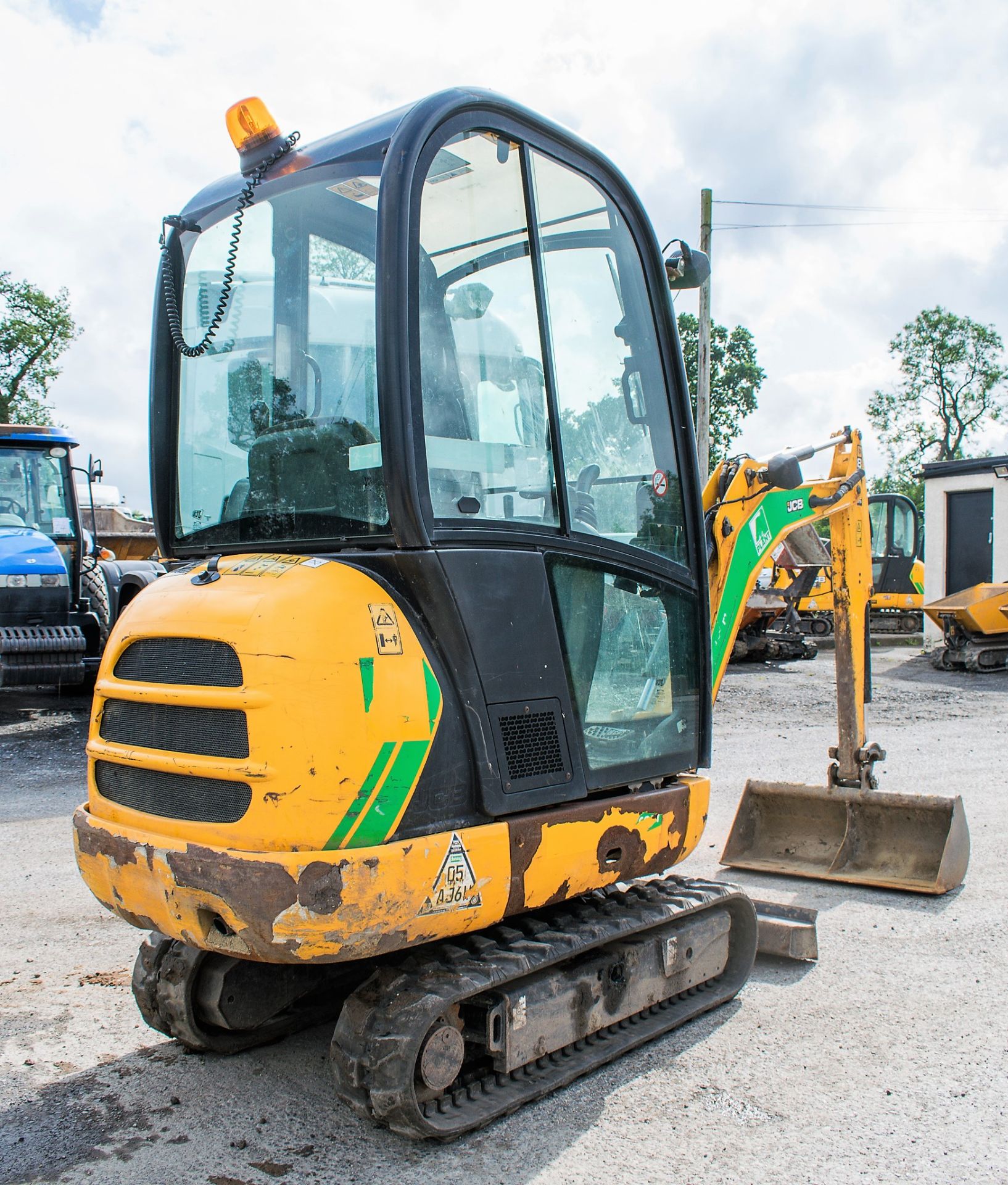 JCB 8016 1.5 tonne rubber tracked mini excavator Year: 2014 S/N: 2071548 Recorded Hours: 1604 blade, - Image 4 of 12