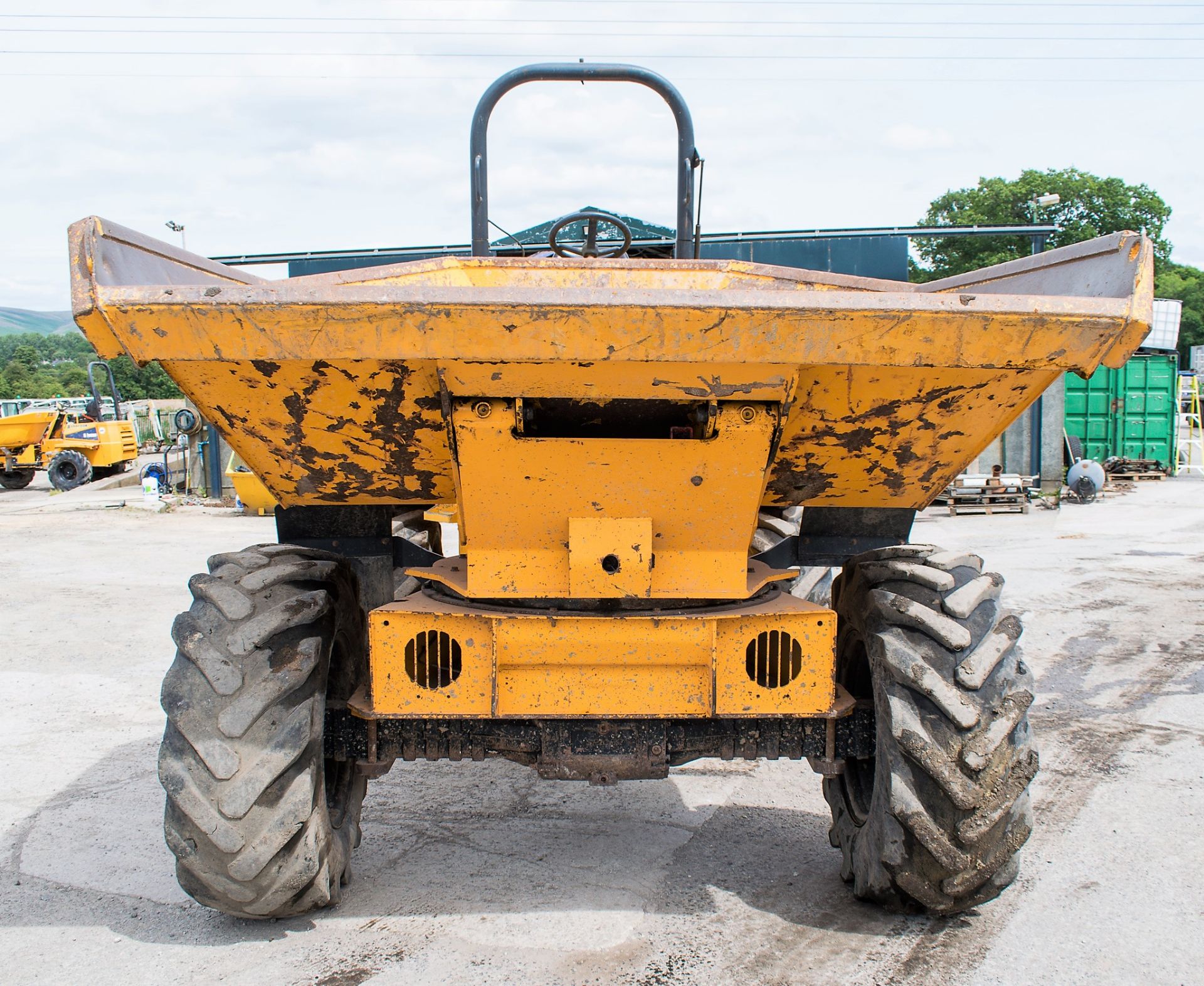 Thwaites 6 tonne swivel skip dumper Year: 2011 S/N: 105C0570 Recorded Hours: 1380 501032 - Image 5 of 10