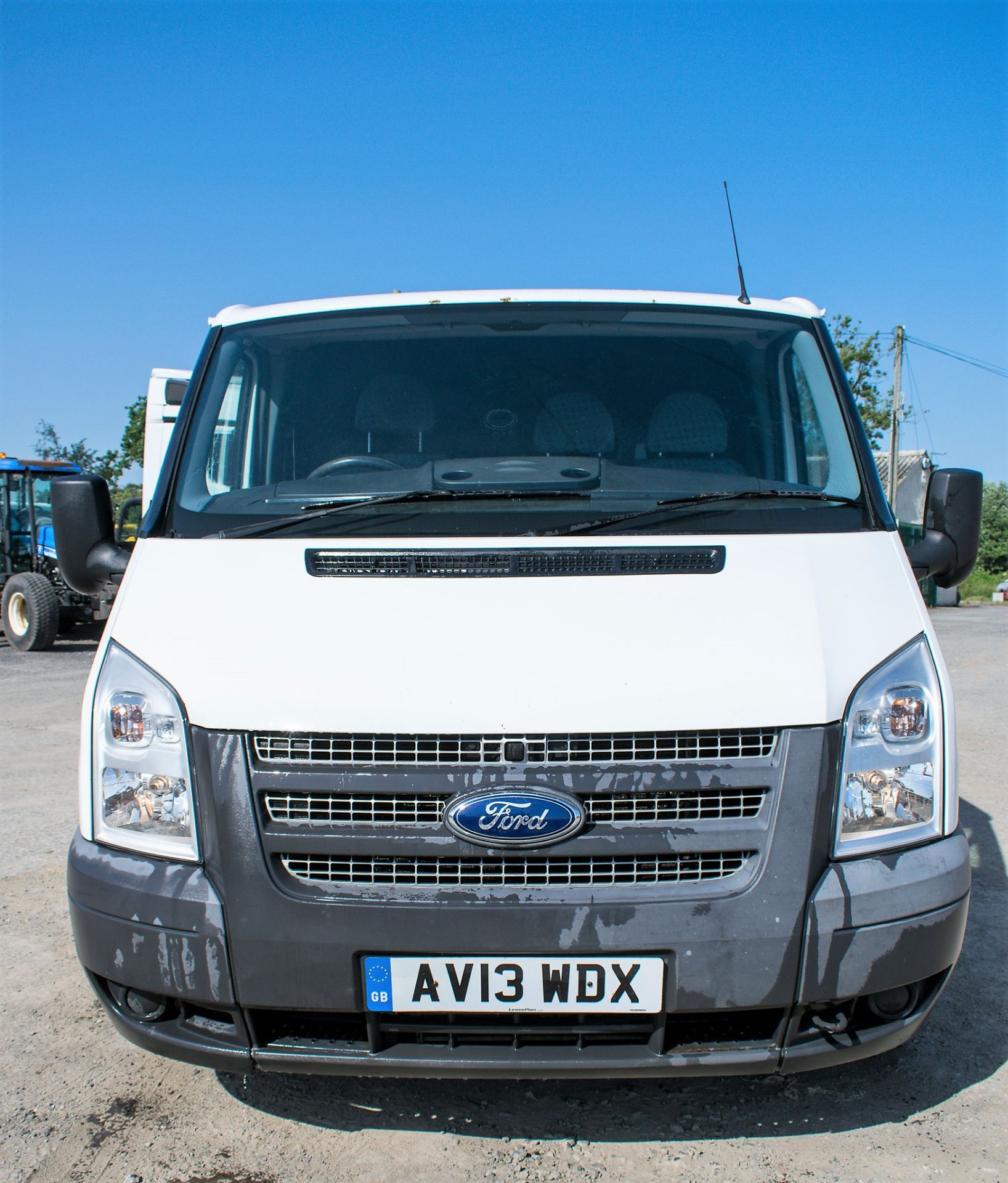 Ford Transit 100 250 SWB panel van Registration Number: AV13 WDX Date of Registration: 07/08/2013 - Image 5 of 13