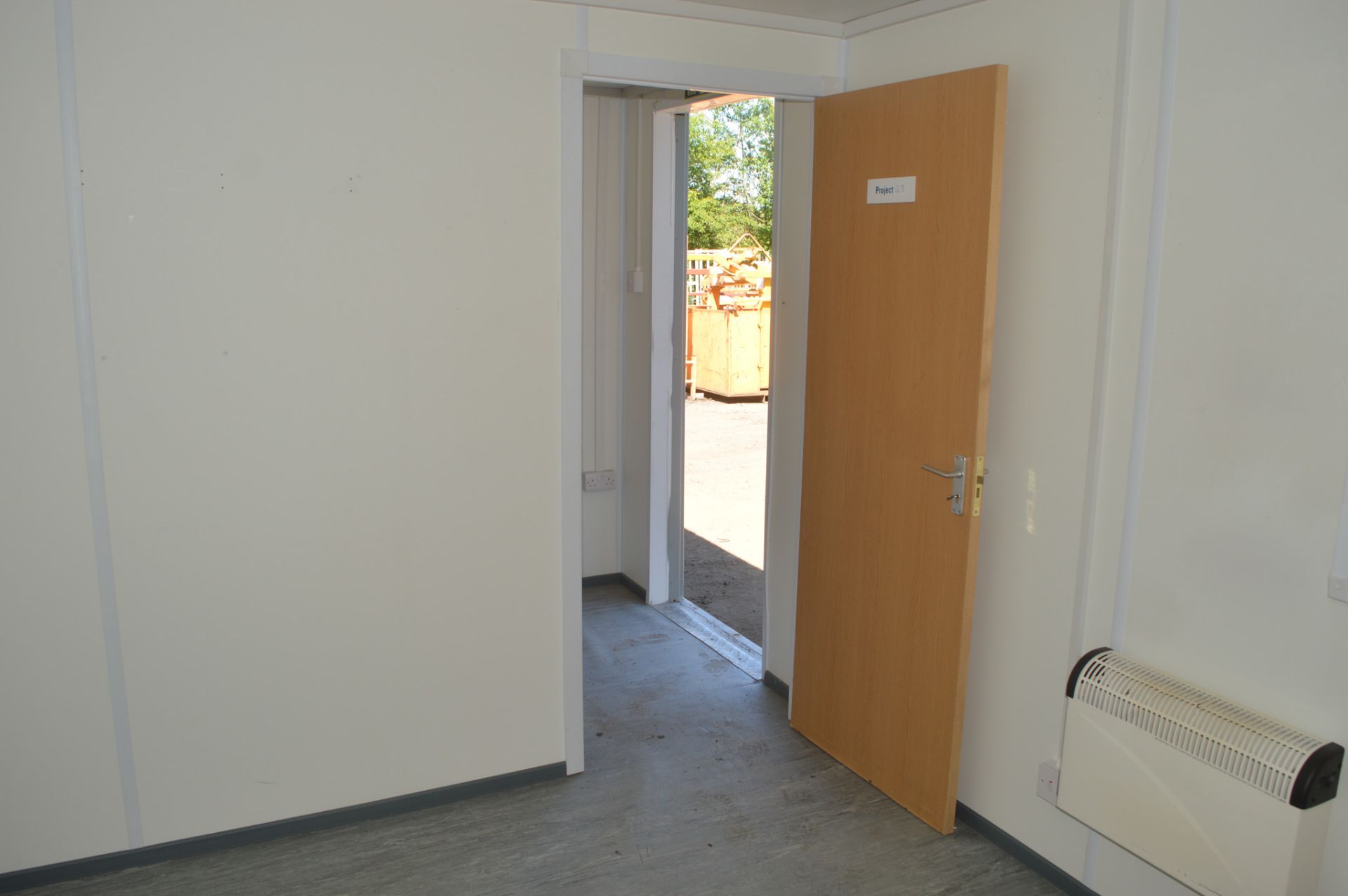 32 ft x 10 ft jack leg steel anti vandal site unit office c/w keys in office  *One door missing* - Image 7 of 9