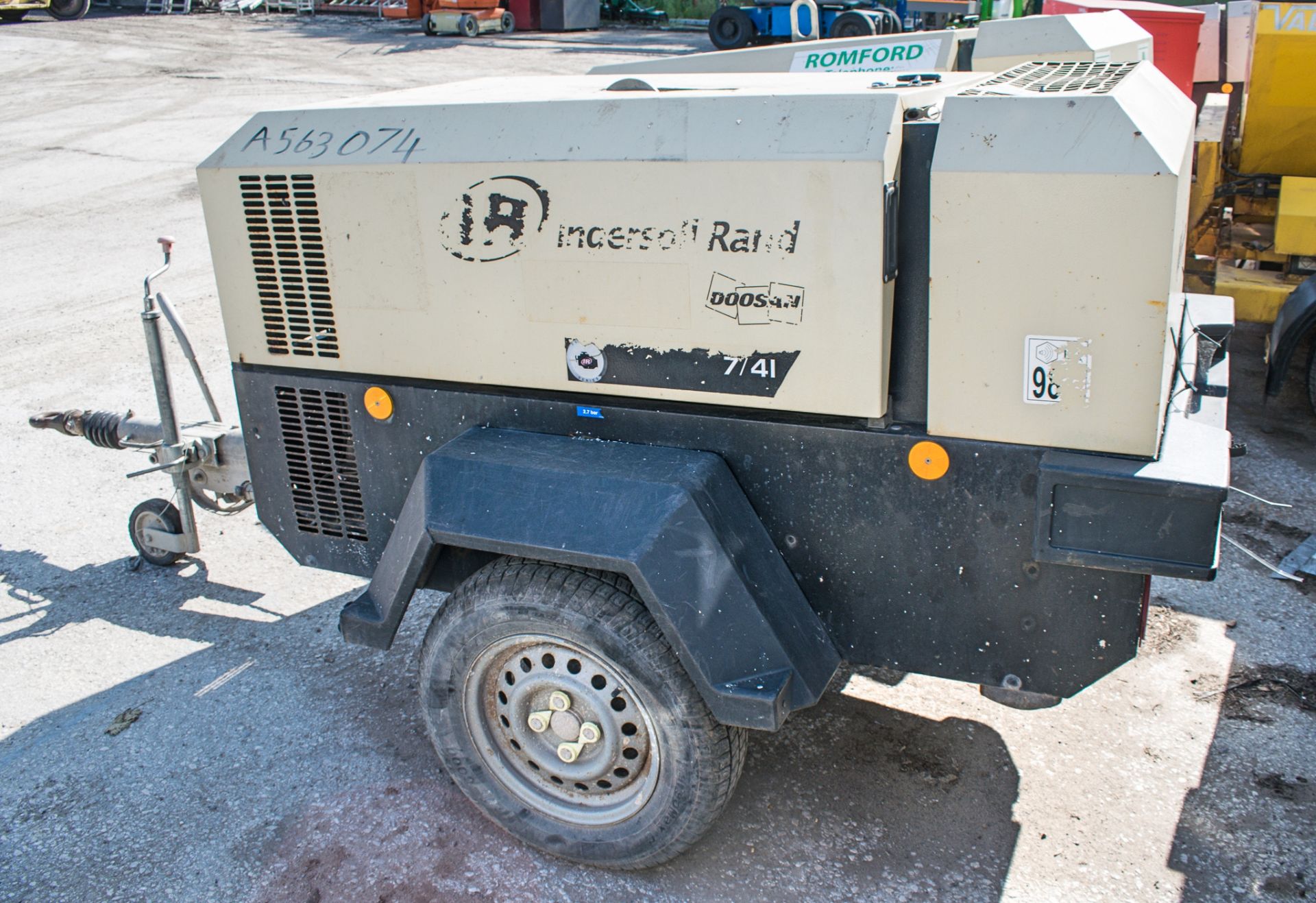 Doosan 741 diesel driven mobile air compressor Year: 2011 S/N: 430682 Recorded Hours: 743 A563074 - Image 2 of 3