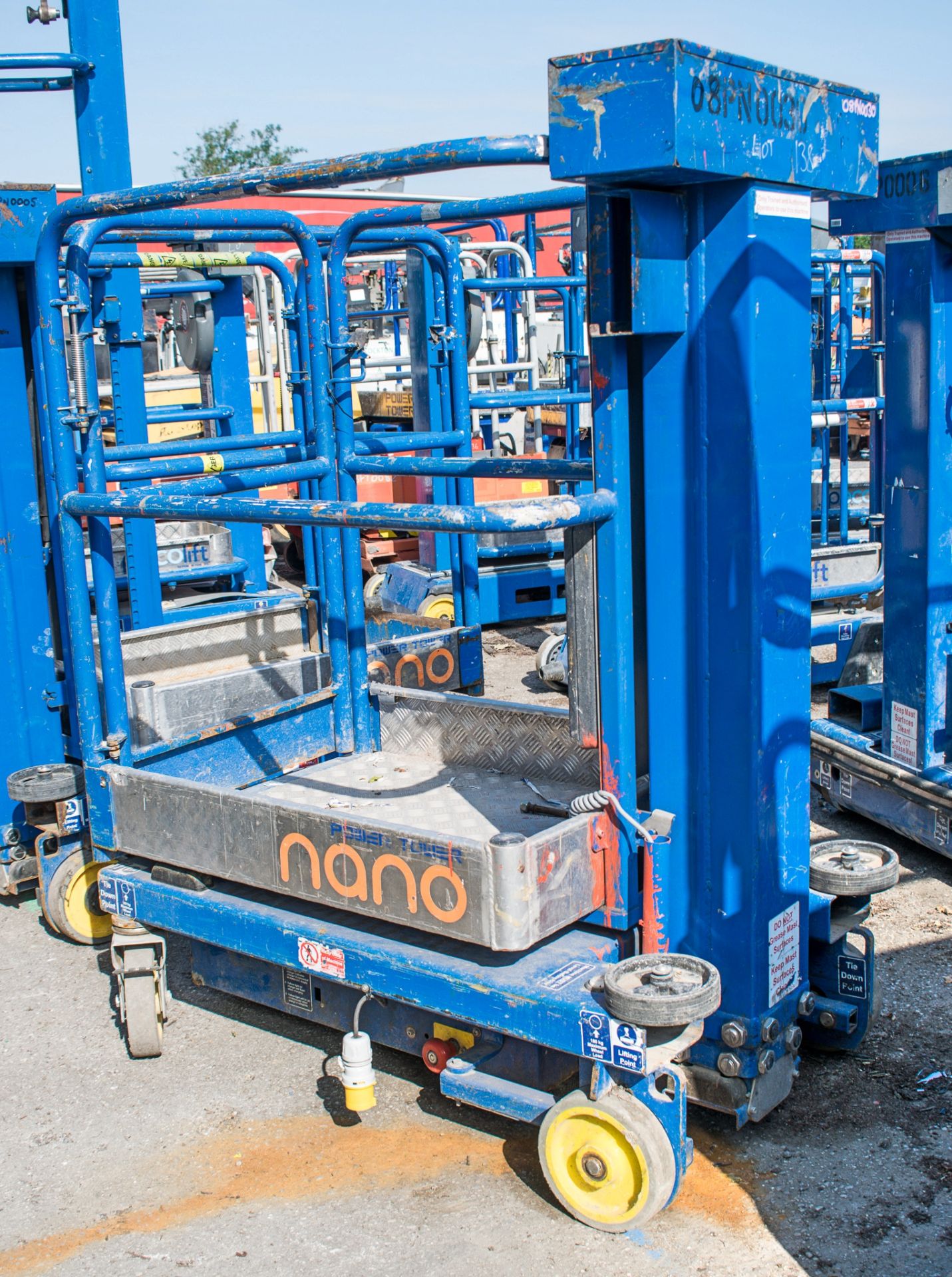 Power Tower Nano electric personnel lift 08PN0030 - Image 2 of 2